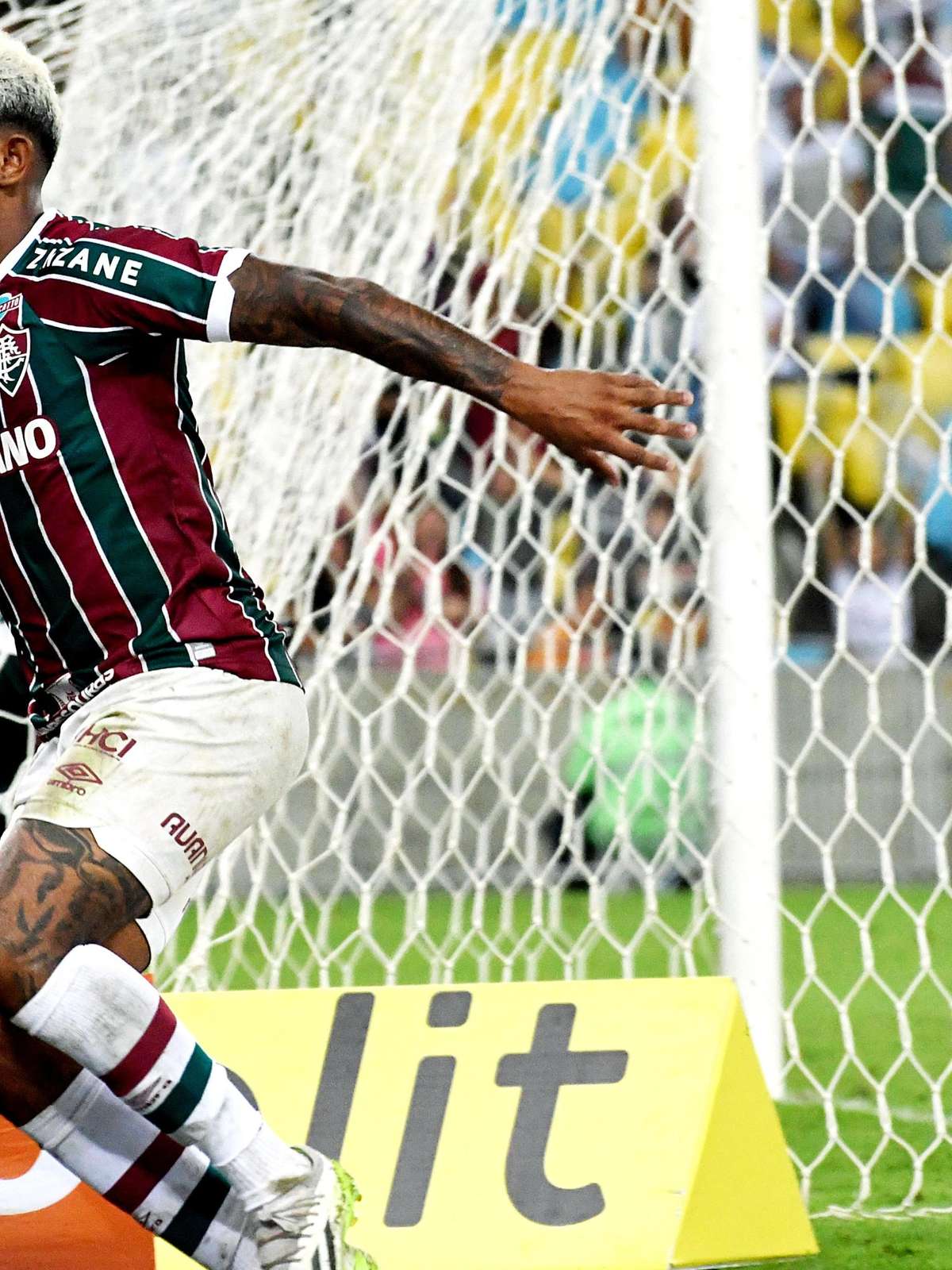 Com praticamente todo time reserva, Fluminense perde para o