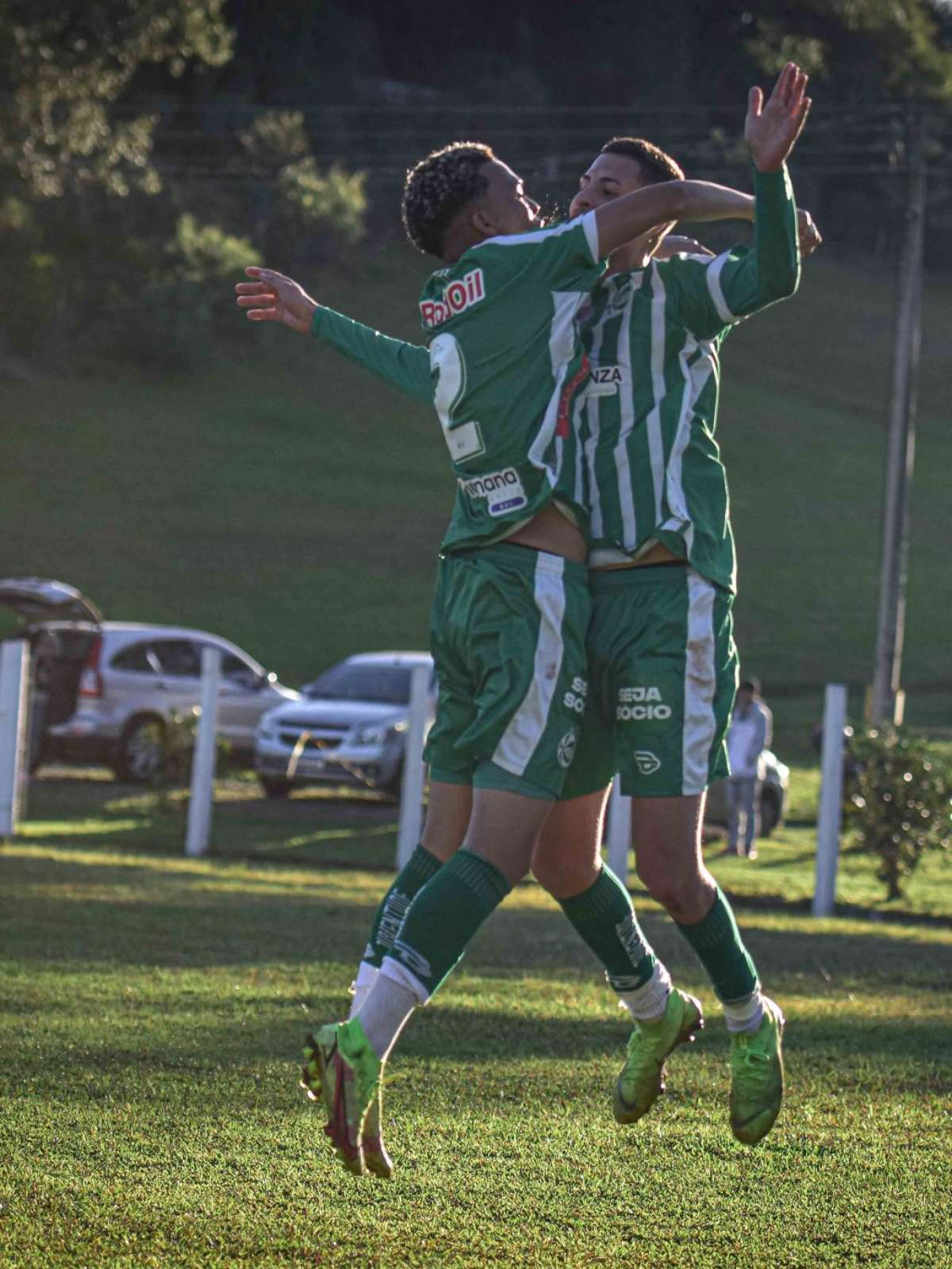 Agora capitão, lateral Da Rocha lidera Juventude no Gauchão Sub-20 - Lance!