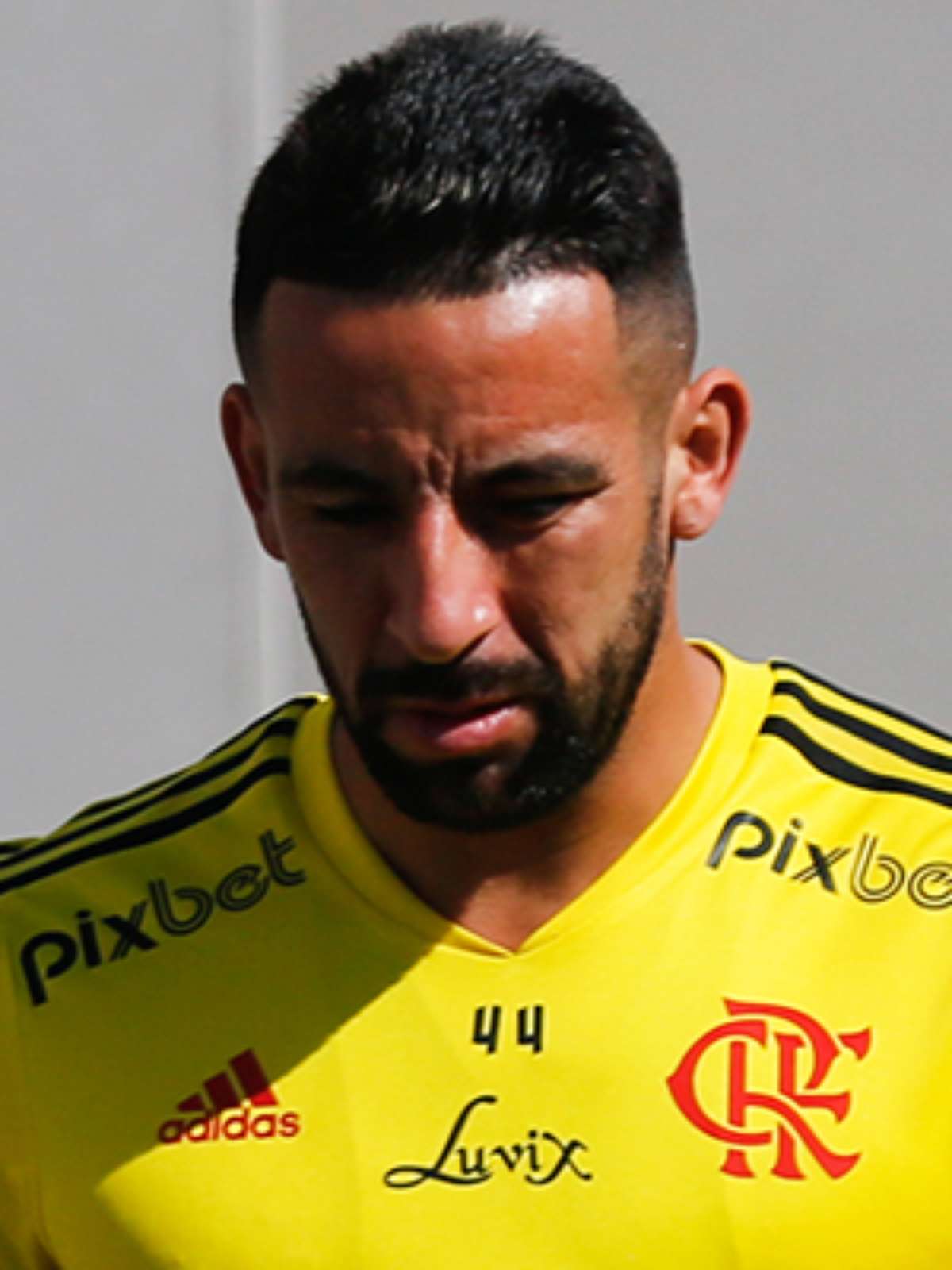 Flamengo fecha com o lateral direito Mauricio Isla, ex-jogador do Fenerbahçe