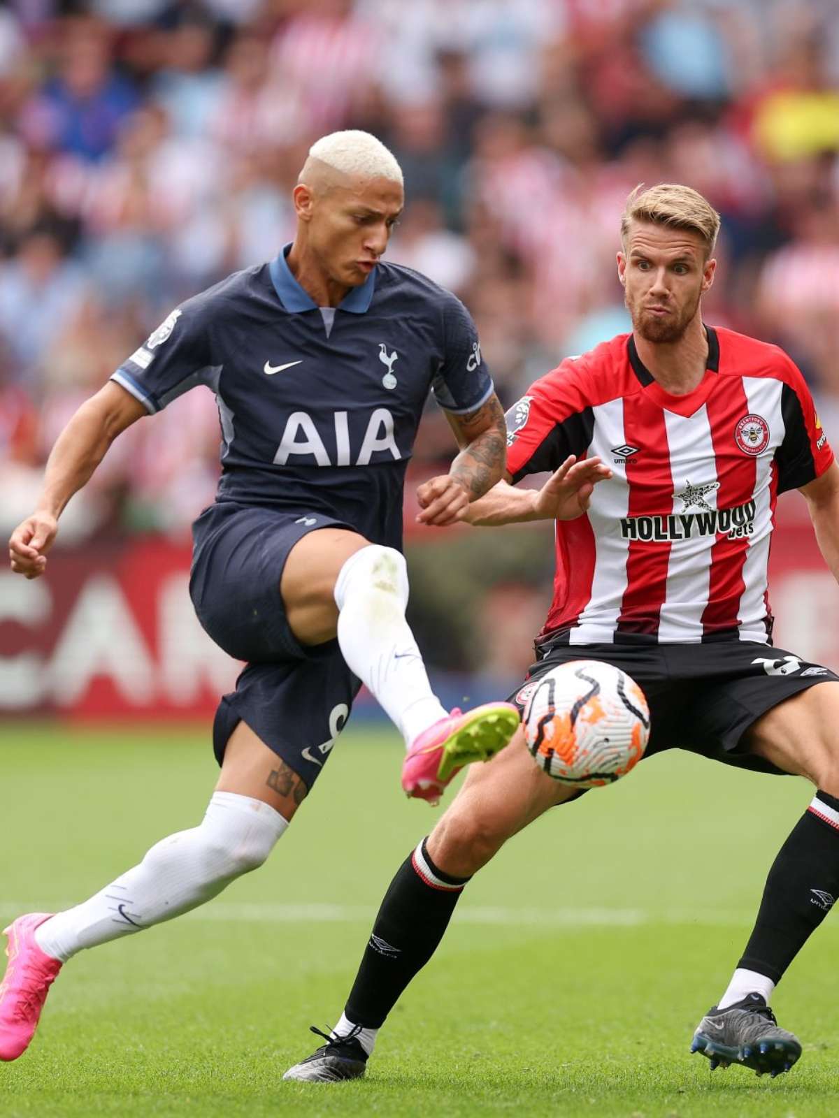 No primeiro jogo sem Kane, Tottenham empata com Brentford na estreia do  Inglês