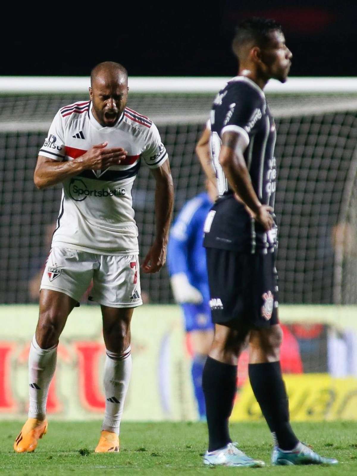 Cássio amplia recorde e salva Corinthians pela quarta vez no ano