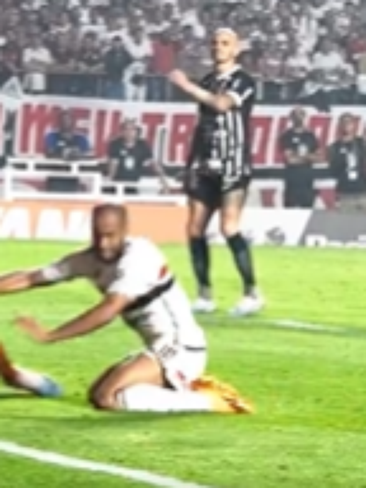 Wesley recém fez o primeiro gol como profissional e já deve ganhar presente  do Corinthians