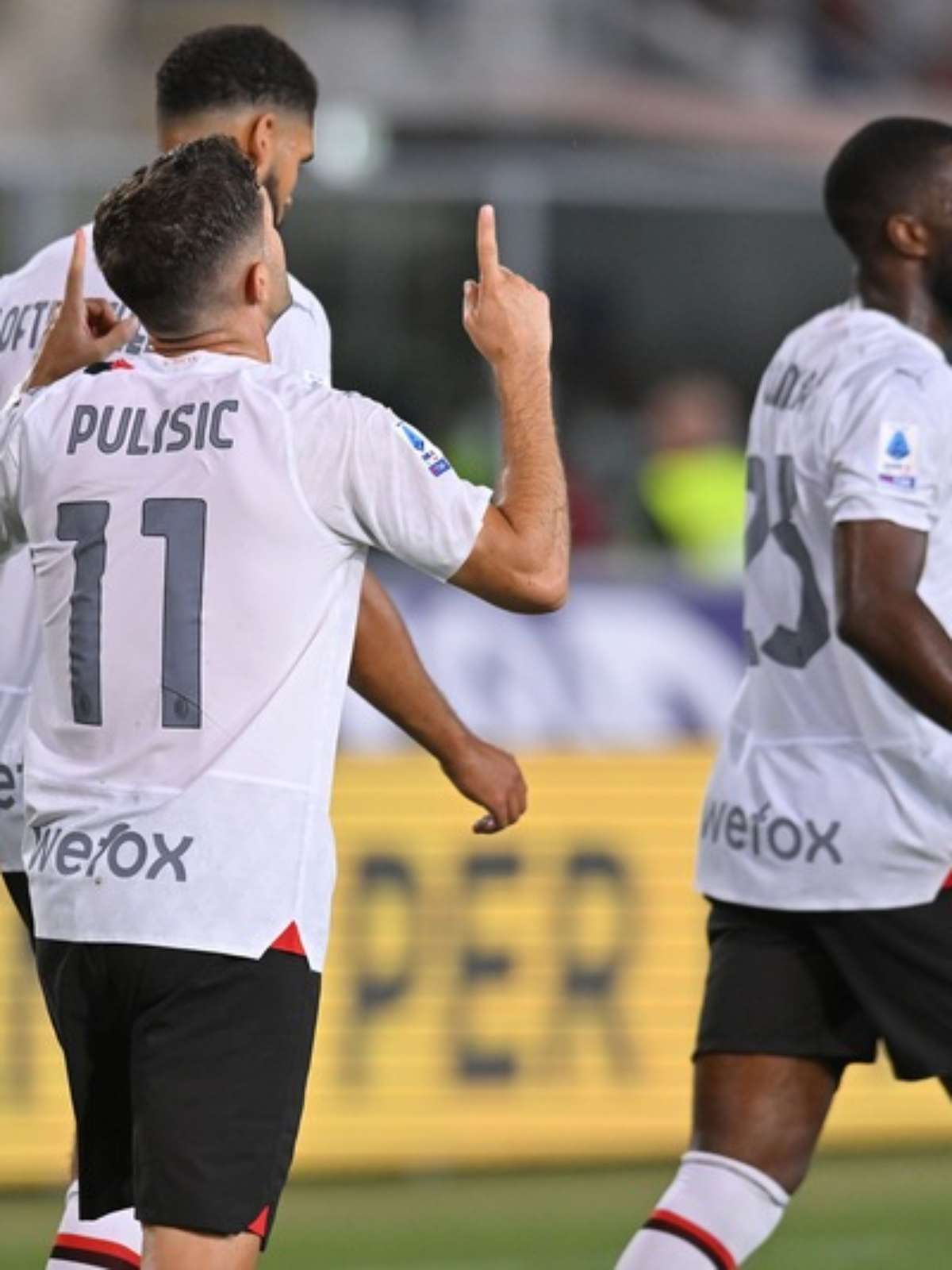 Pulisic dá show e Milan bate Bologna em estreia no Campeonato