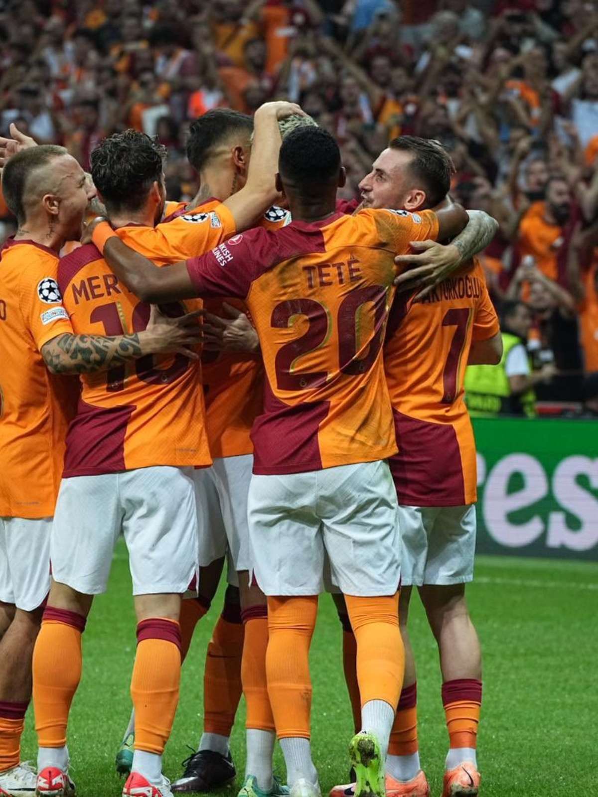 Galatasaray arranca empate e complica vida do United na Champions League