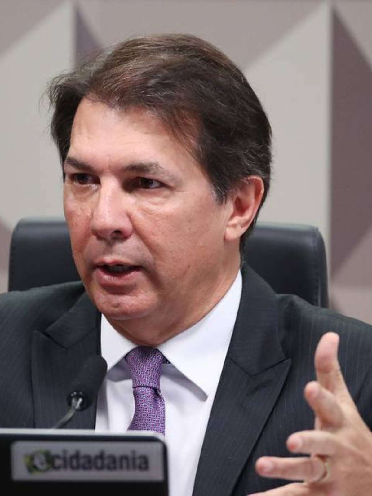 Presidente da CPMI do 8/1 pede que deputado se comporte