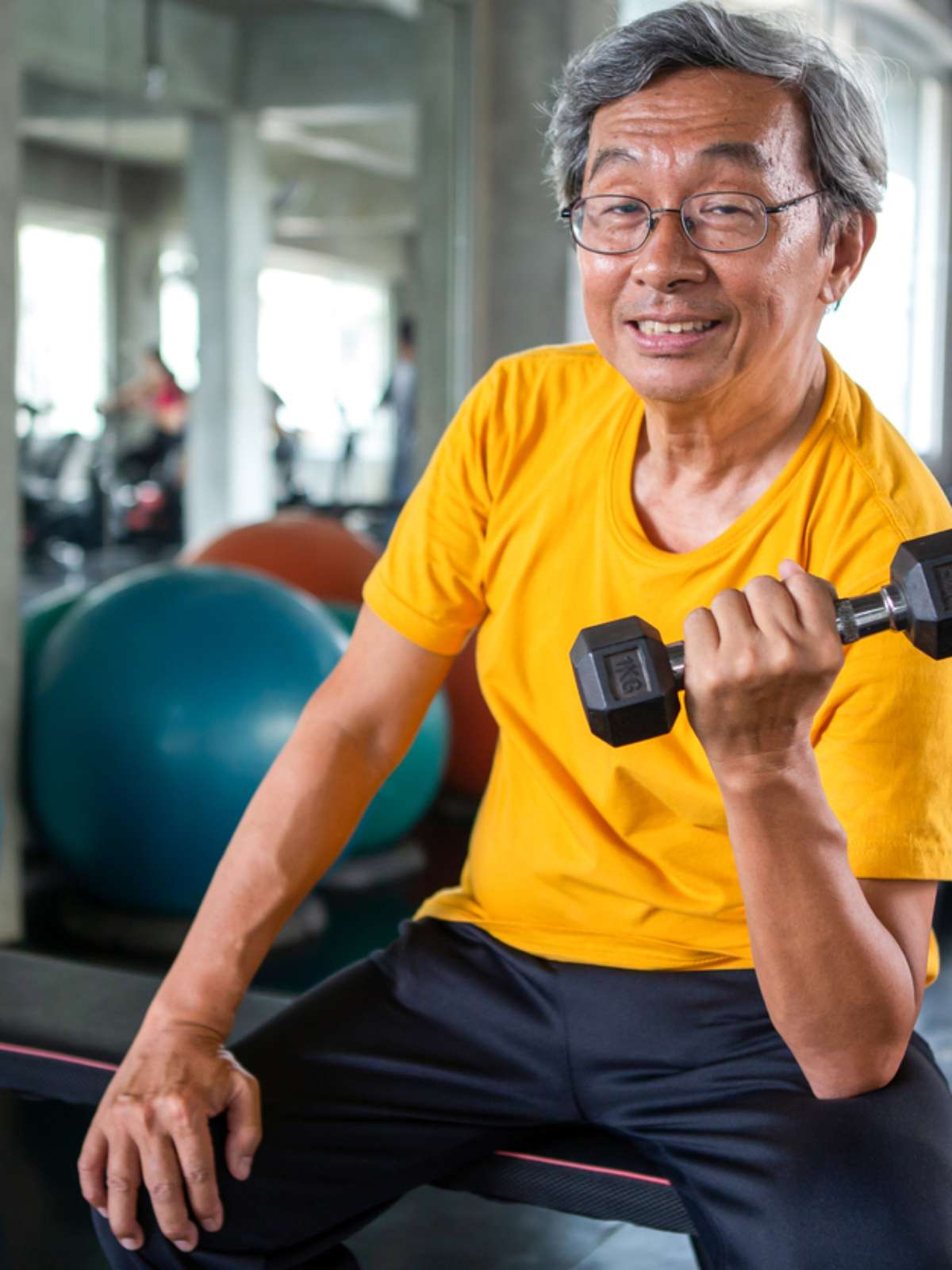 Fazer treino de força ao menos 2 vezes na semana pode garantir anos extras  de vida; entenda