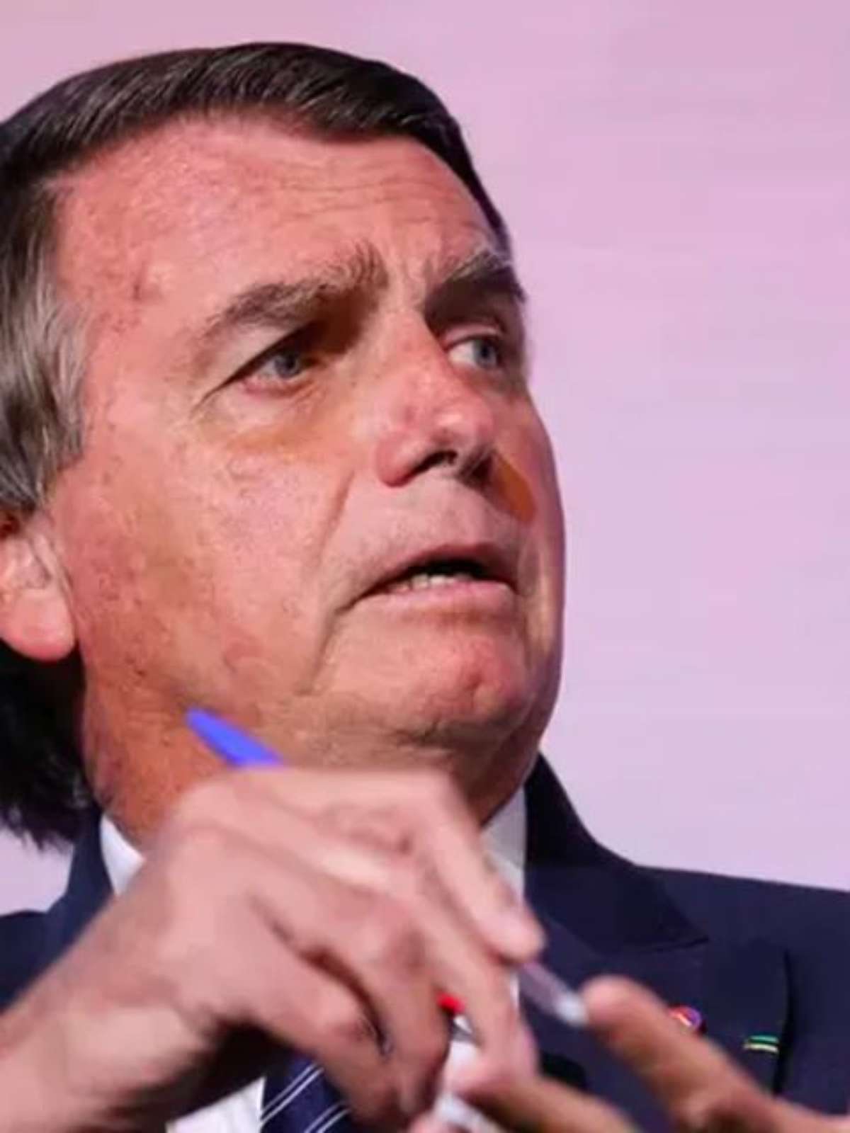 Em meio a escândalo das joias, Bolsonaro vai ao dentista em Goiânia