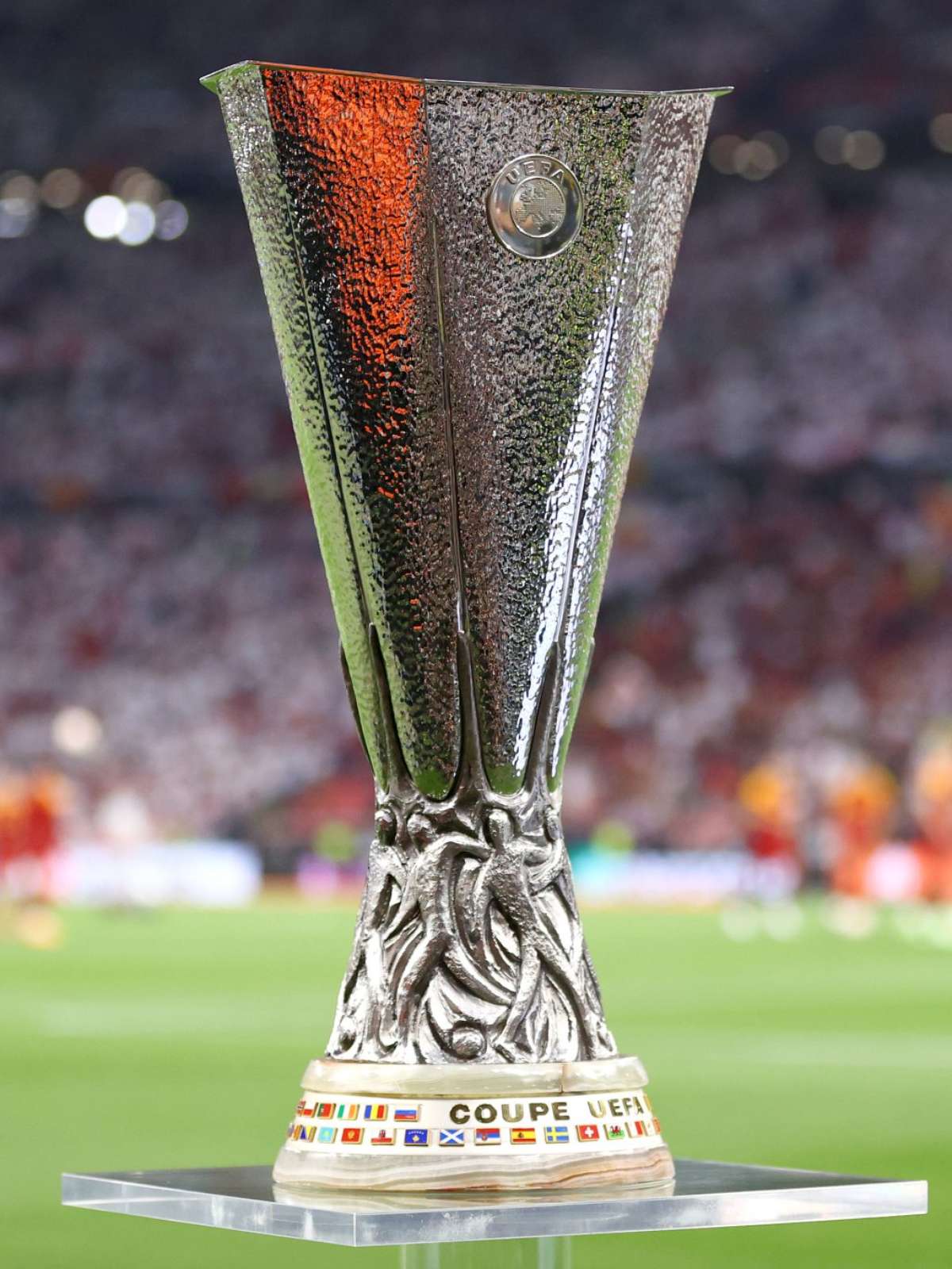 Que equipas venceram a UEFA Europa League e a Taça UEFA?