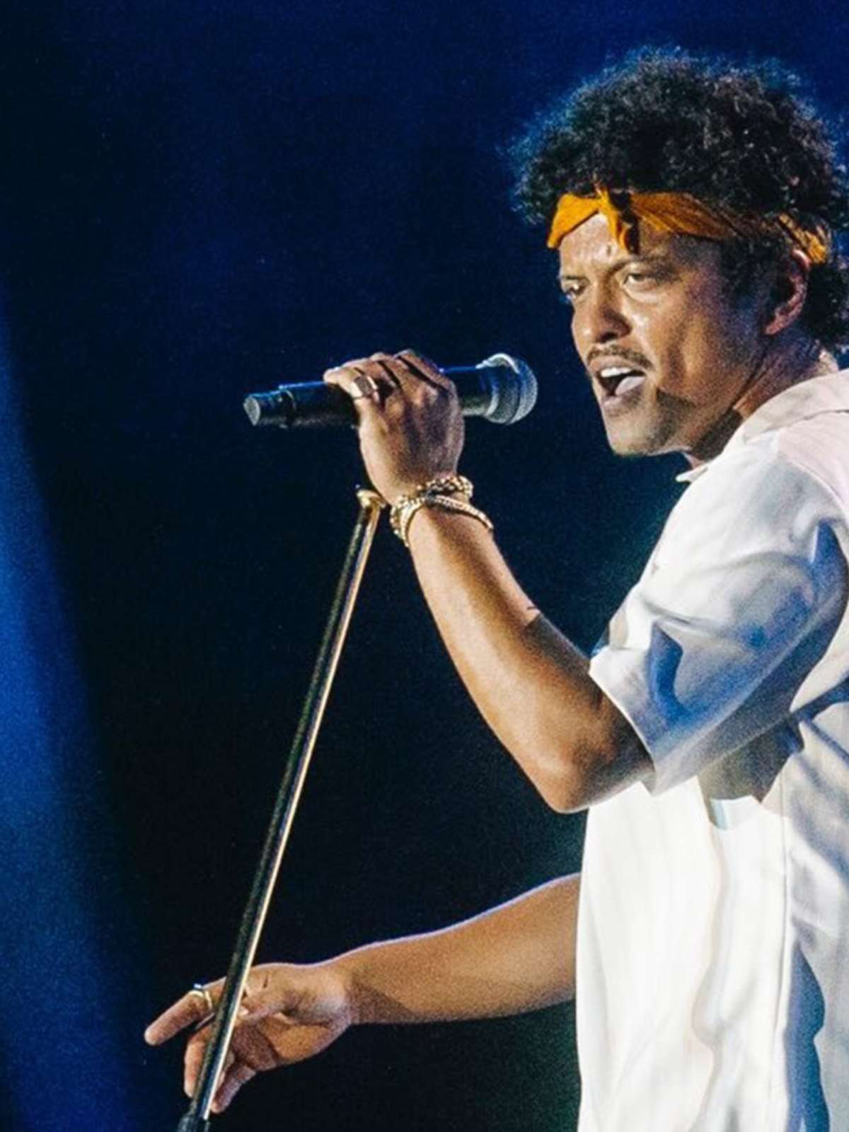HZ, Bruno Mars faz show com 'Evidências' no The Town e justifica ingresso  disputado