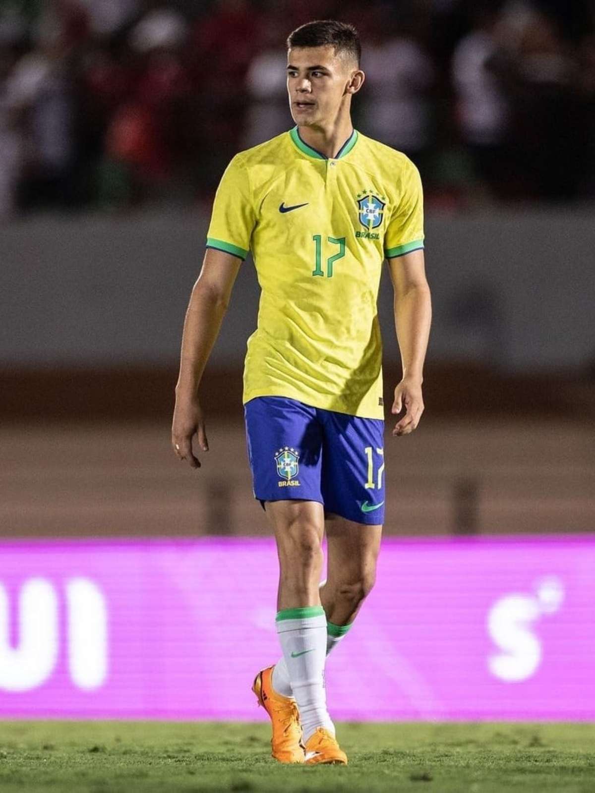 Destaque do sub-17, atacante assina primeiro contrato profissional com o  Corinthians, corinthians