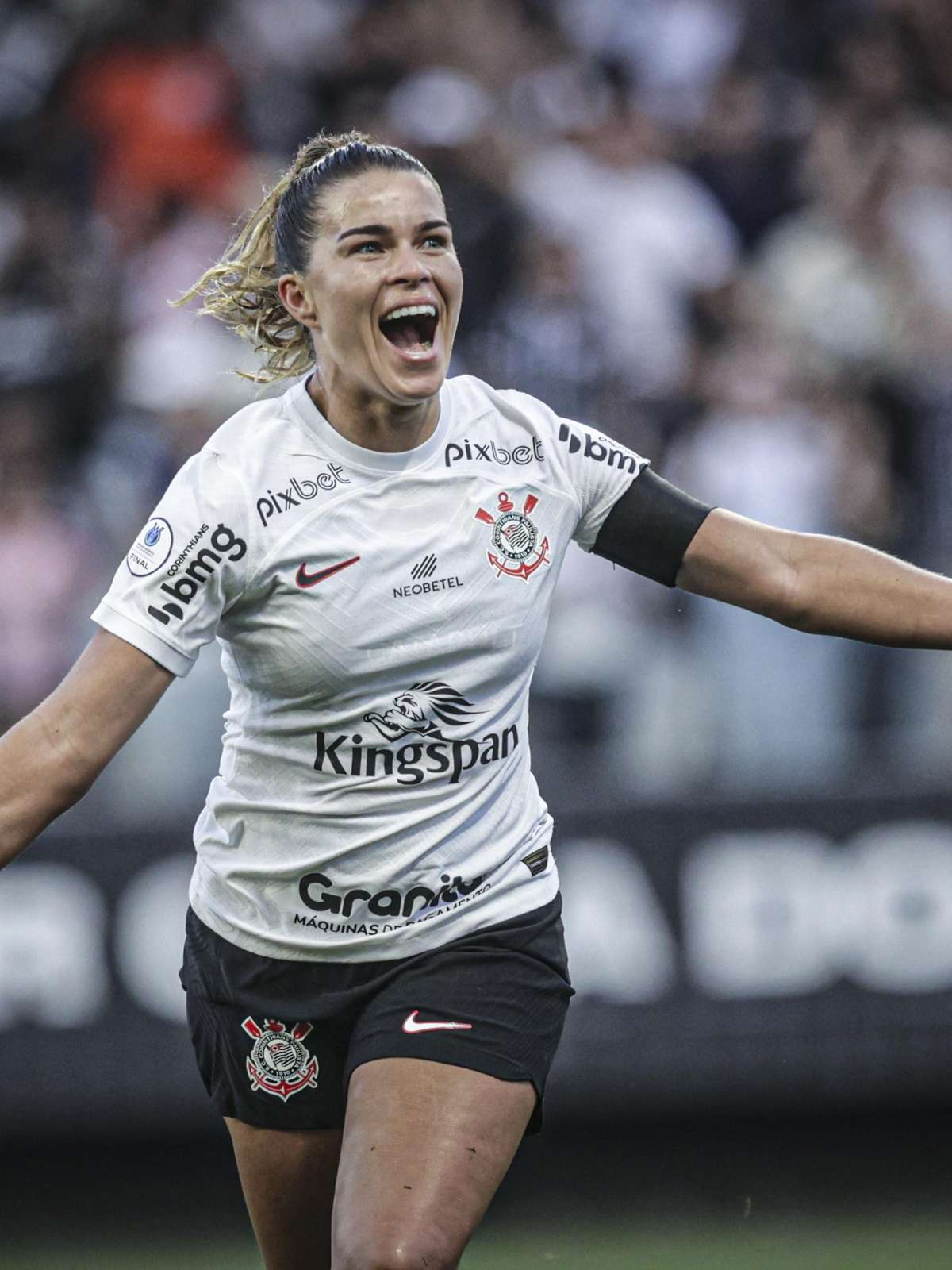 São Paulo vira sobre o Corinthians e larga na frente na final do Paulista  Feminino