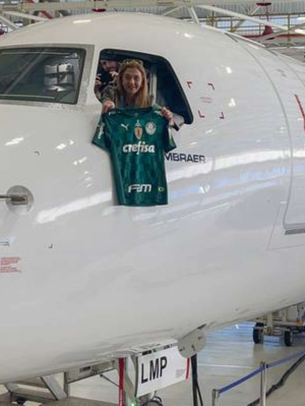 Problema no avião de Leila Pereira faz Palmeiras adiar retorno ao
