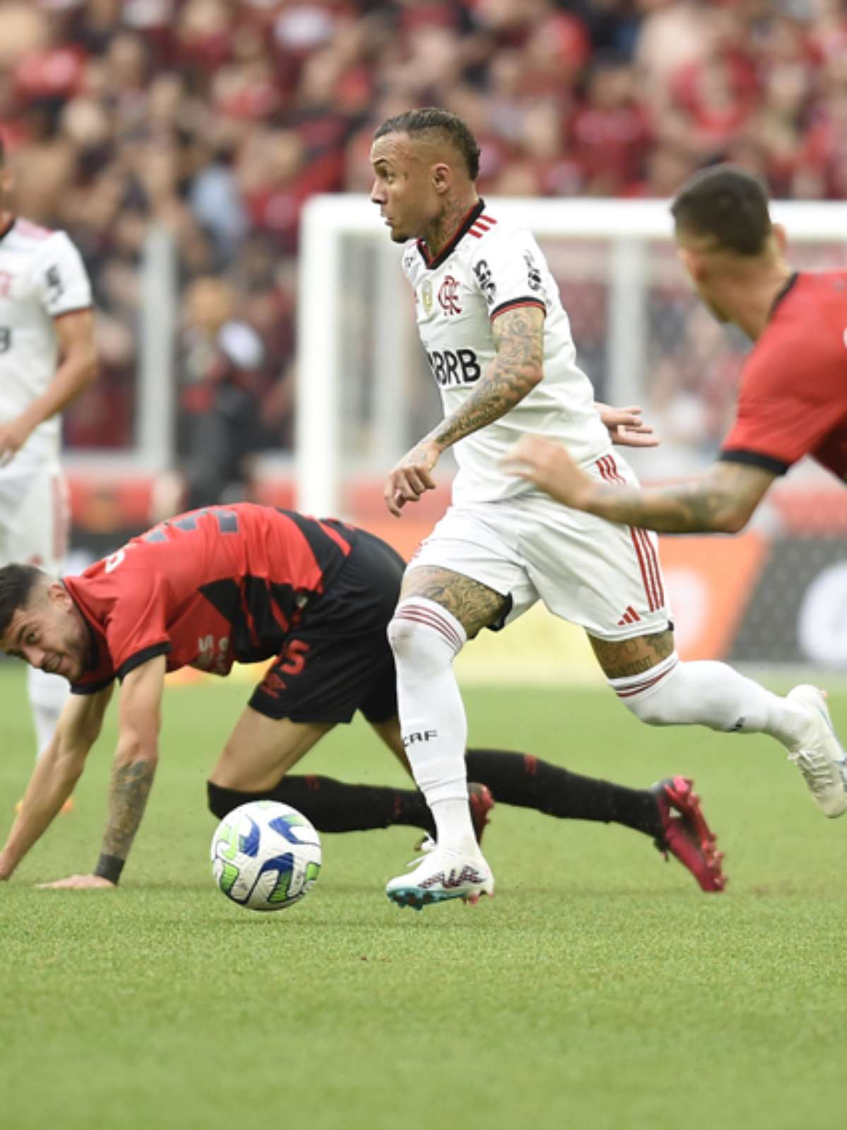 Flamengo x Athletico-PR: onde assistir ao jogo do Brasileirão