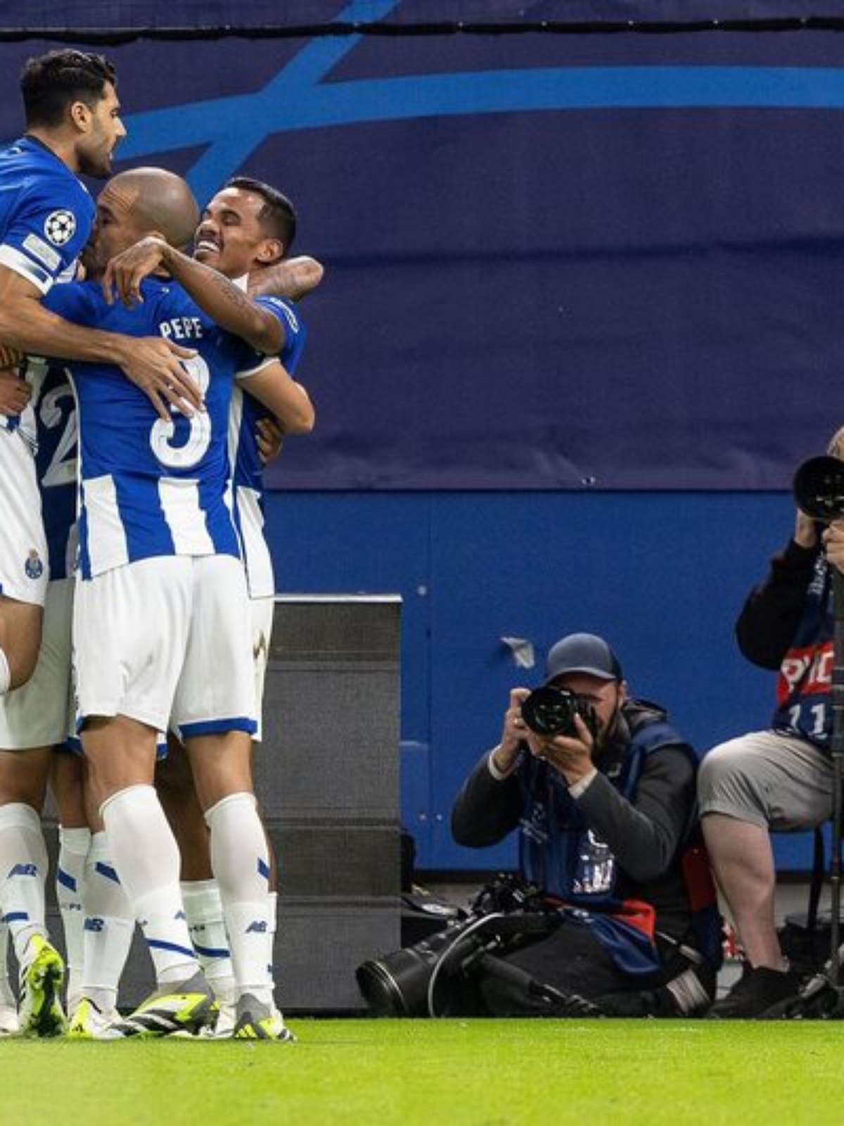 Com dois gols de Galeno, Porto estreia na Champions com vitória