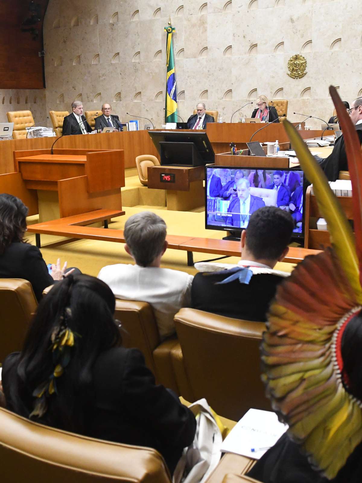 Ministro do STF ouve coro de fora Gilmar durante voo; veja o