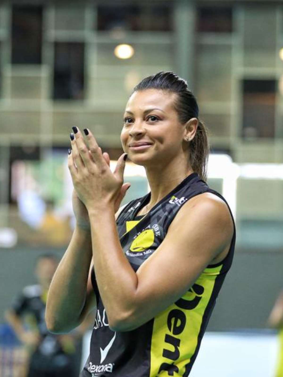 Quem foi Walewska Oliveira, campeã olímpica do vôlei que morreu aos 43