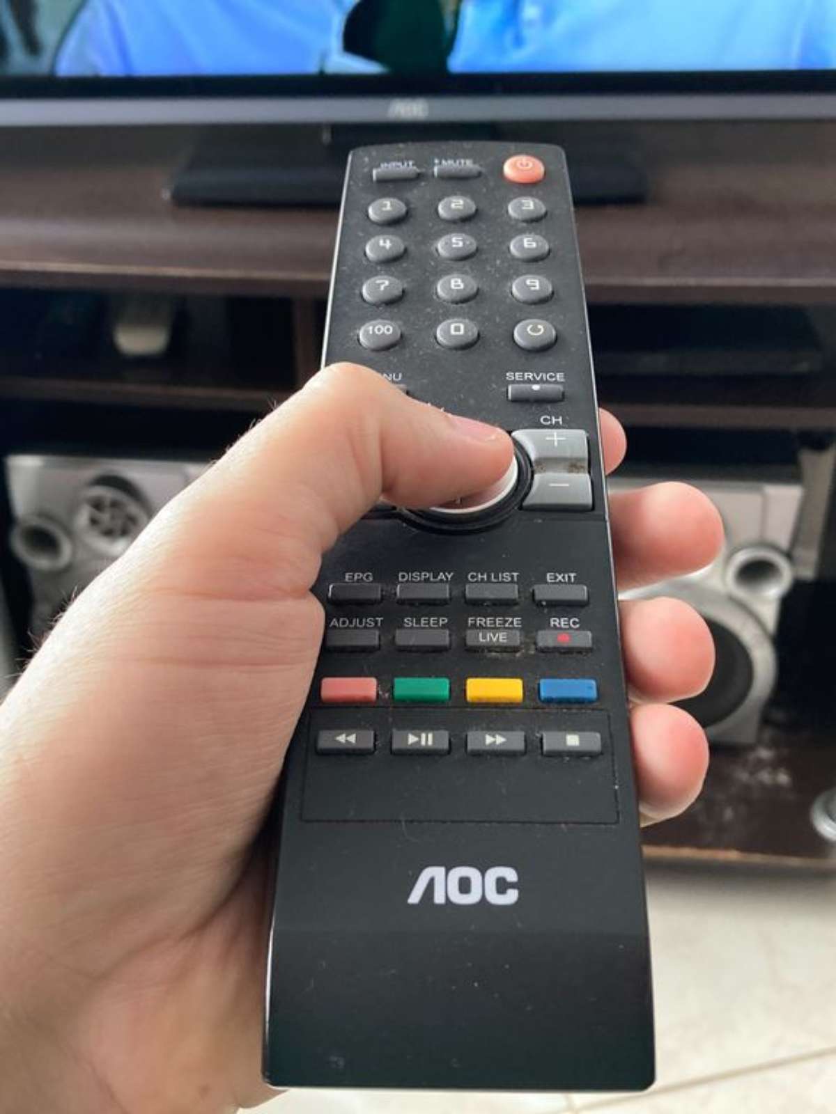 Como baixar apps na TV AOC