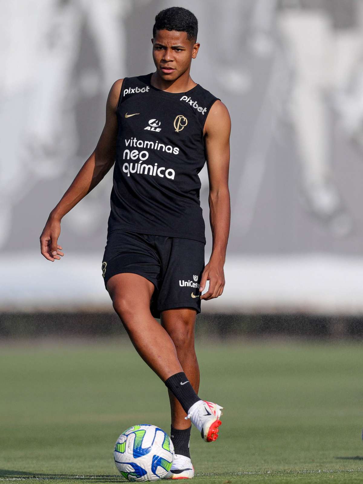 Wesley balança as redes pela primeira vez como profissional do Corinthians