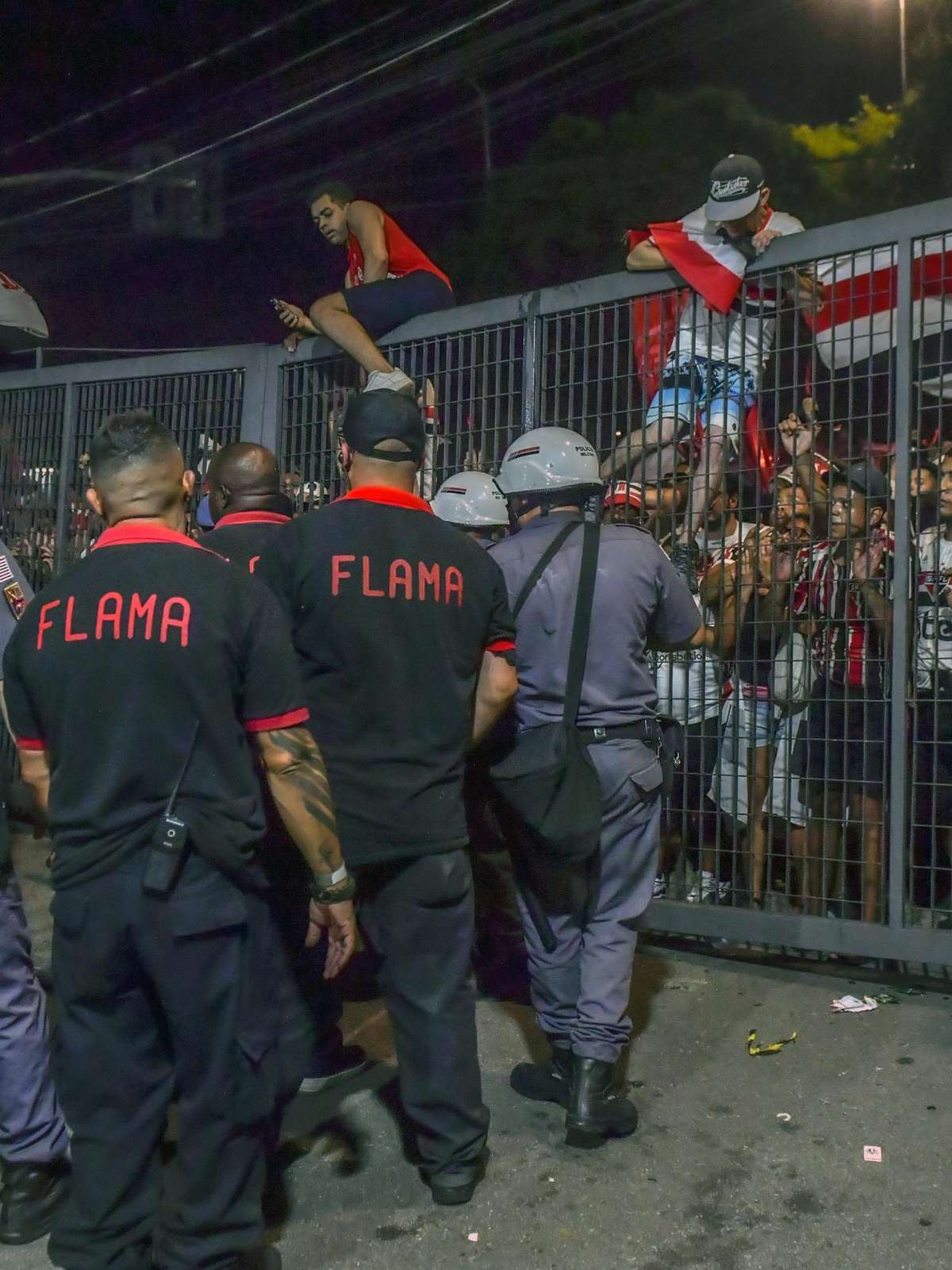 Em clima de festa no Morumbi, Calleri faz dois e São Paulo bate