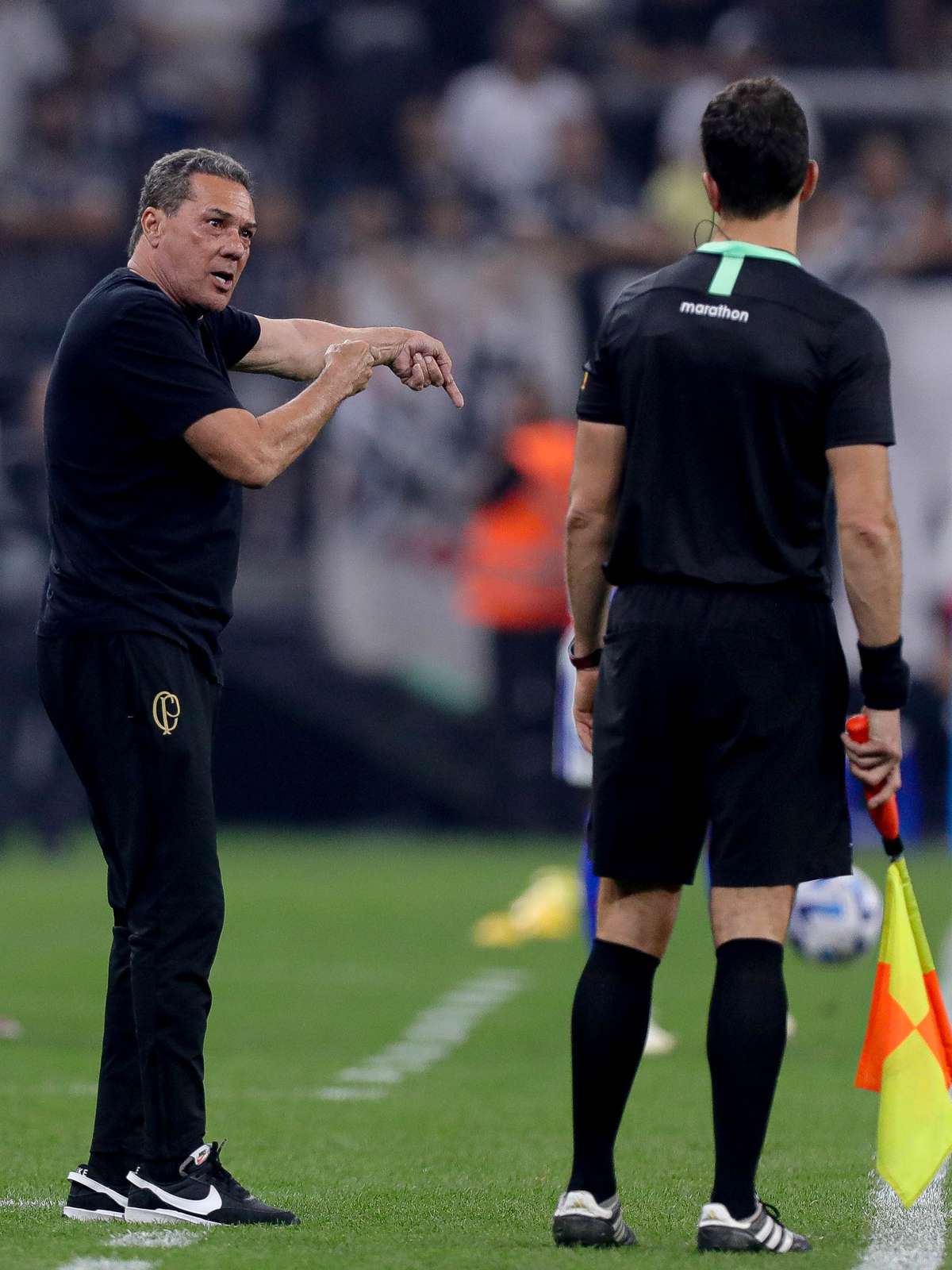 Sul-Americana: sofrendo e com empates, Corinthians e Fortaleza