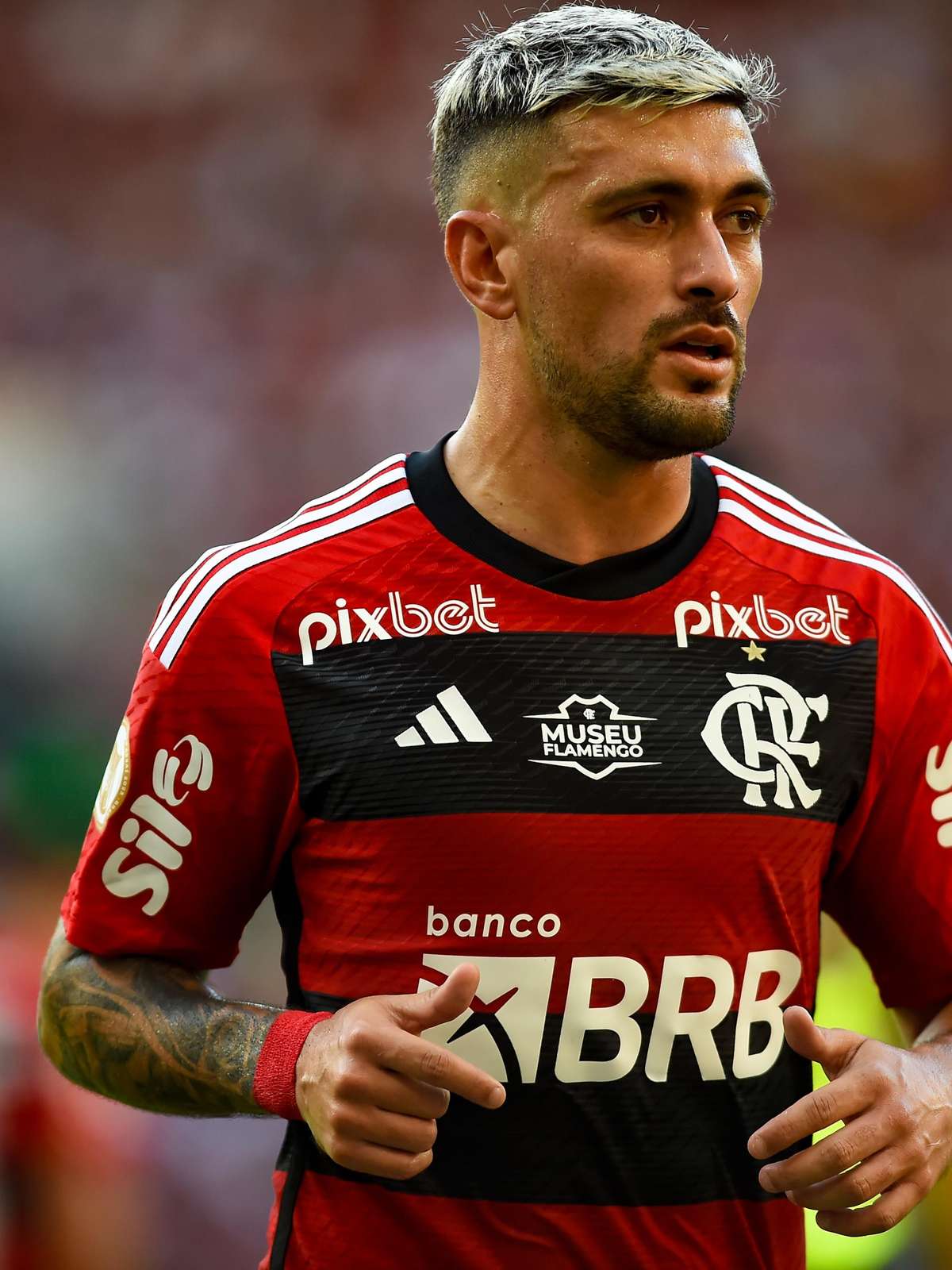 Arrascaeta é relacionado pelo Flamengo para o jogo contra o Corinthians