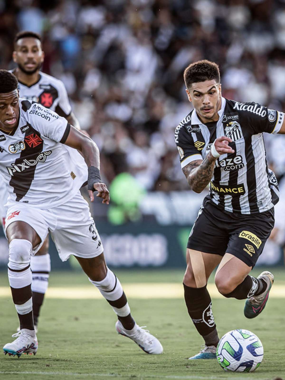 Santos emplaca cinco partidas sem perder no Brasileirão e chega