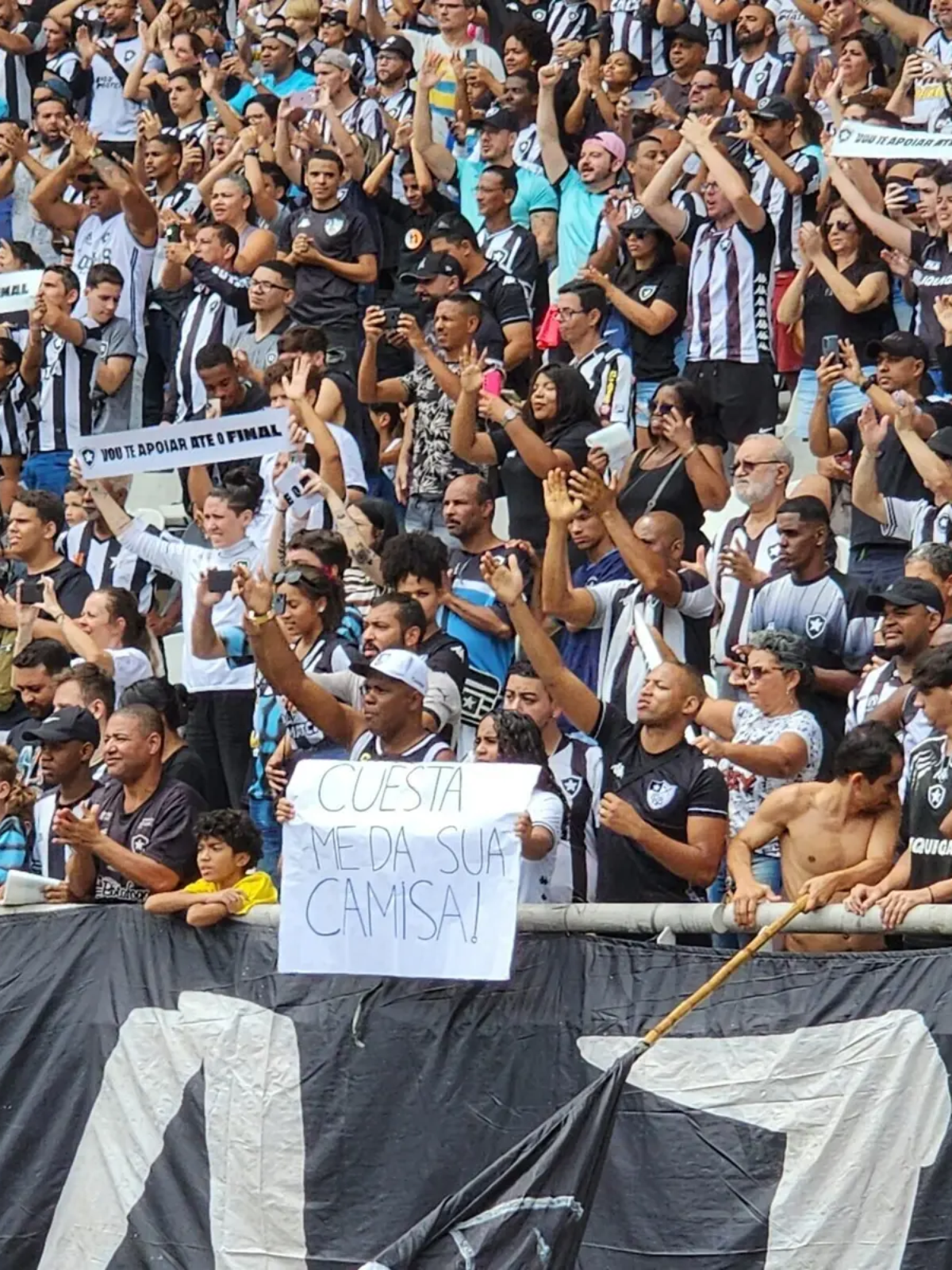 Pré-jogo entre Goiás e Botafogo bem quente. A diretoria do Goiás tomou  diversas medidas para que a torcida do Botafogo, grande na região, fosse  vetada, chegando a por exemplo, cobrar mais para