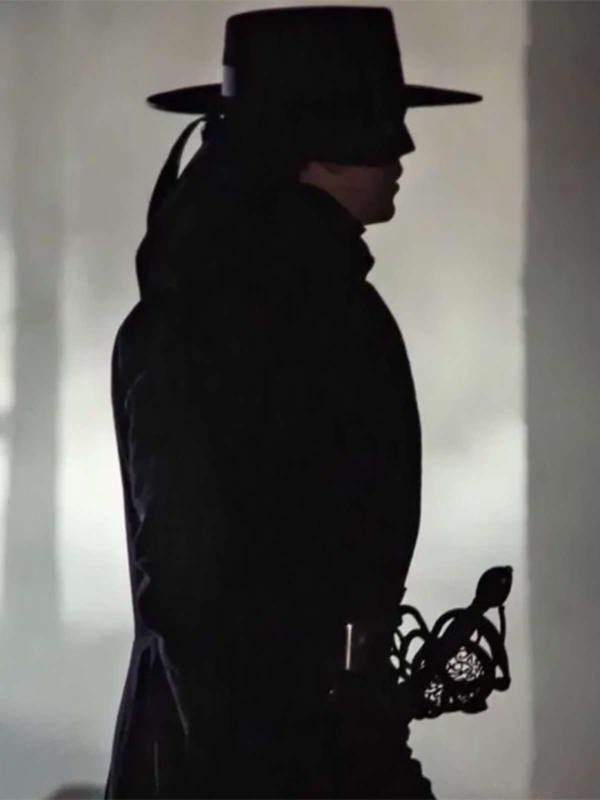 Zorro  Série estrelada por ator de Elite ganha teaser oficial