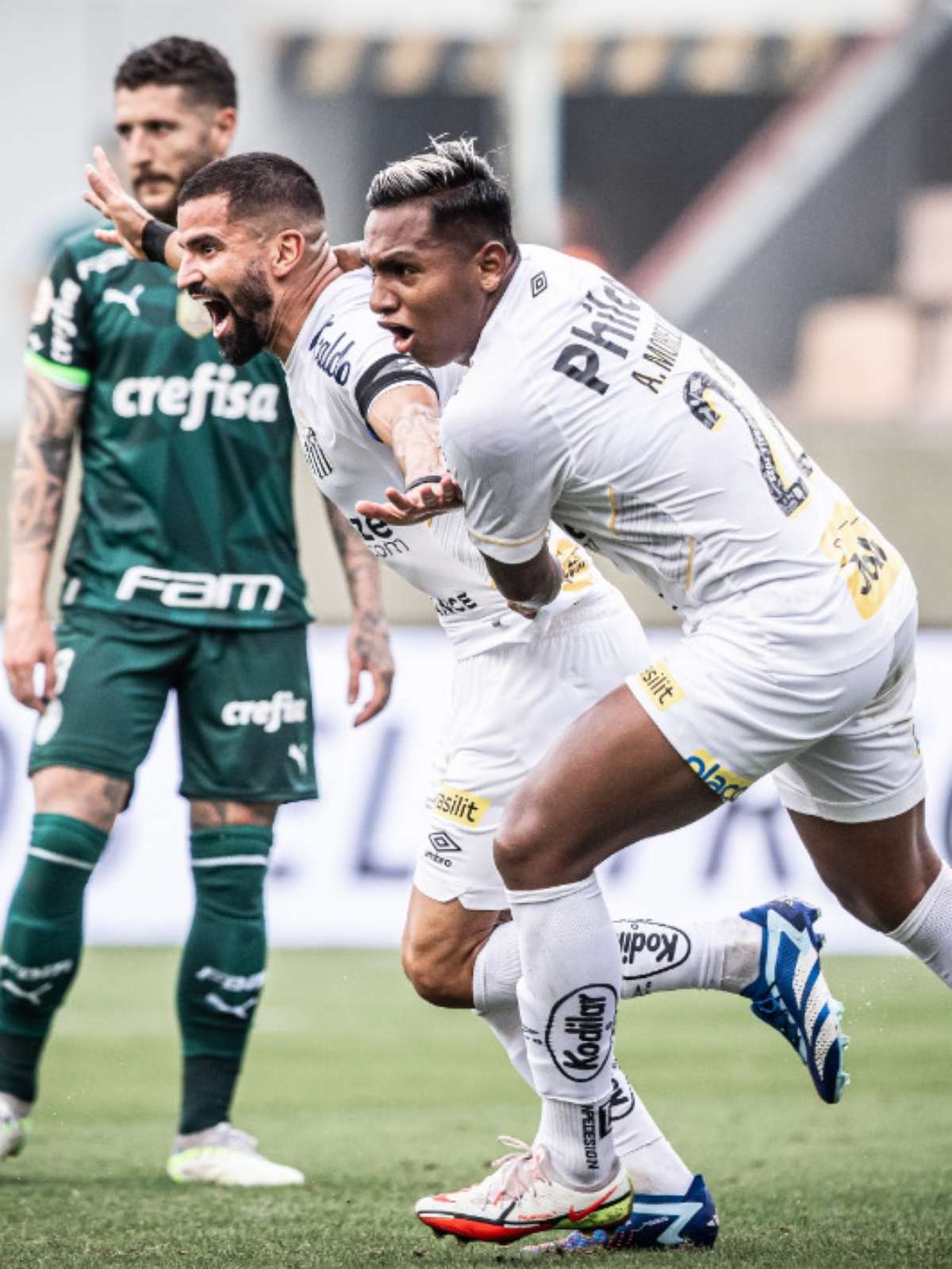 Rezende, que cumpriu suspensão contra o Santos, leva 3 cartões amarelos em  jogos consecutivos e se torna desfalque para o jogo contra o Fortaleza -  📷: Felipe Oliveira/ECB : r/BBMP