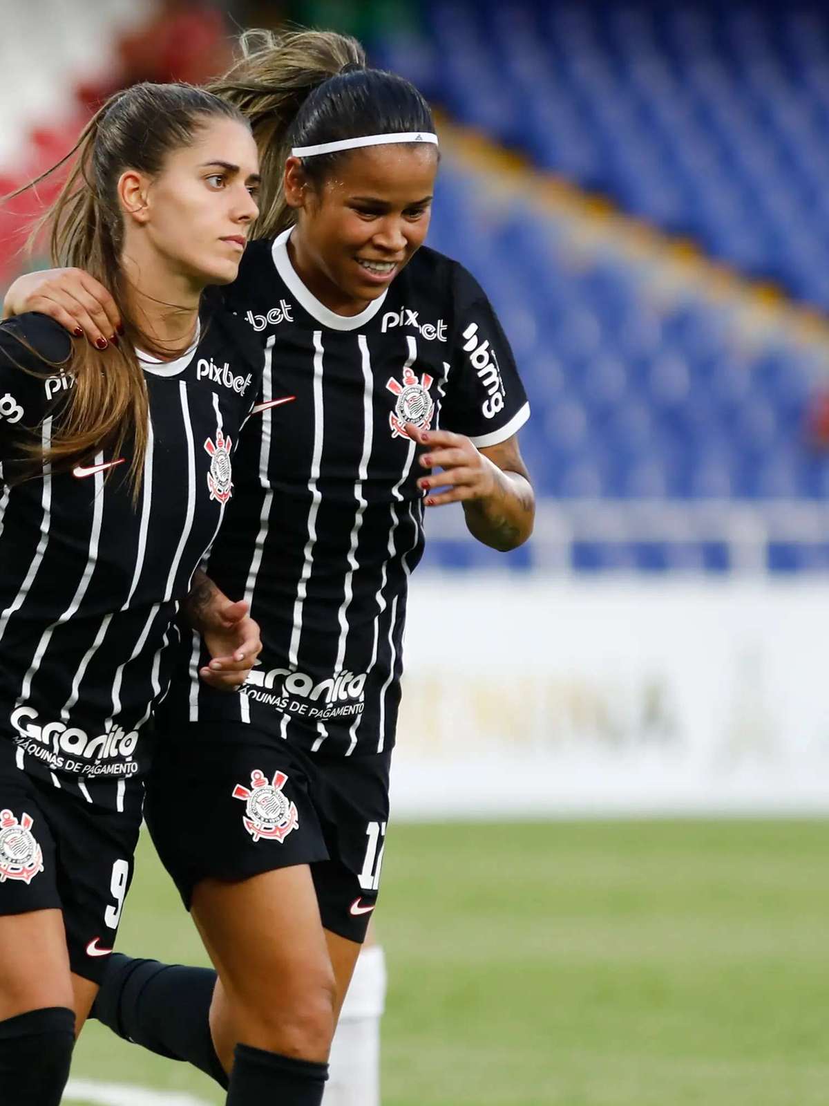 Corinthians goleia e se garante nas quartas da Libertadores feminina