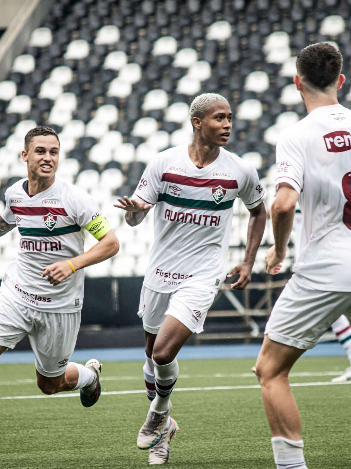 Com 14 gols em três jogos, Sub-14 garante vaga nas quartas da Nacional  Voltaço Cup — Fluminense Football Club