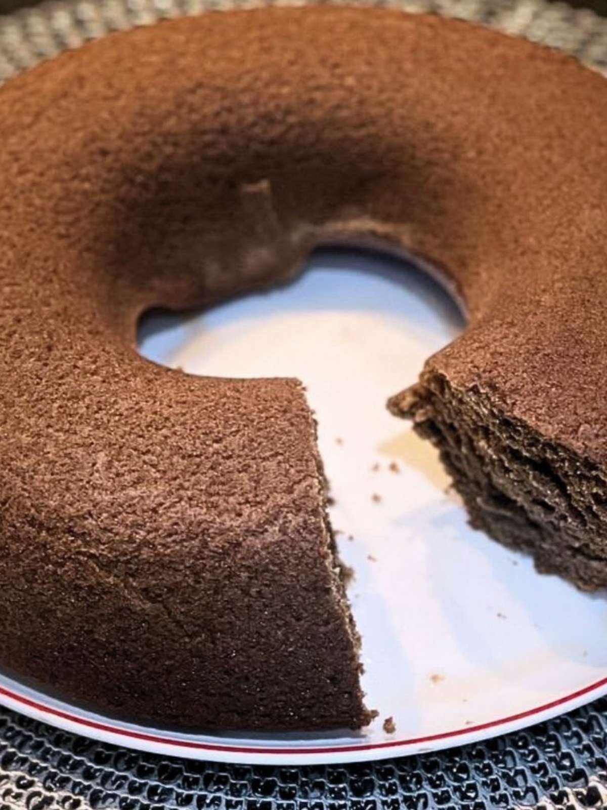 Bolo de chocolate sem farinha de trigo, sem leite e super rápido