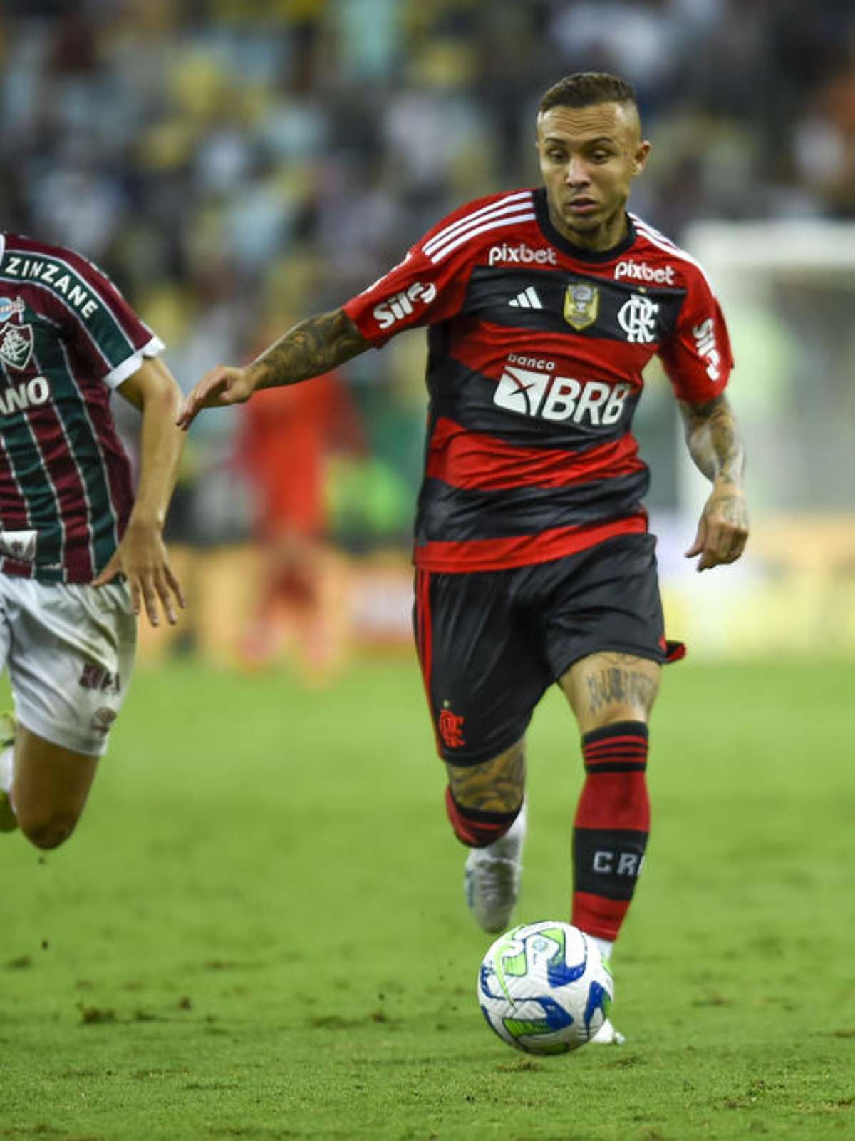 Flamengo: Wesley recebe terceiro cartão amarelo e está fora do