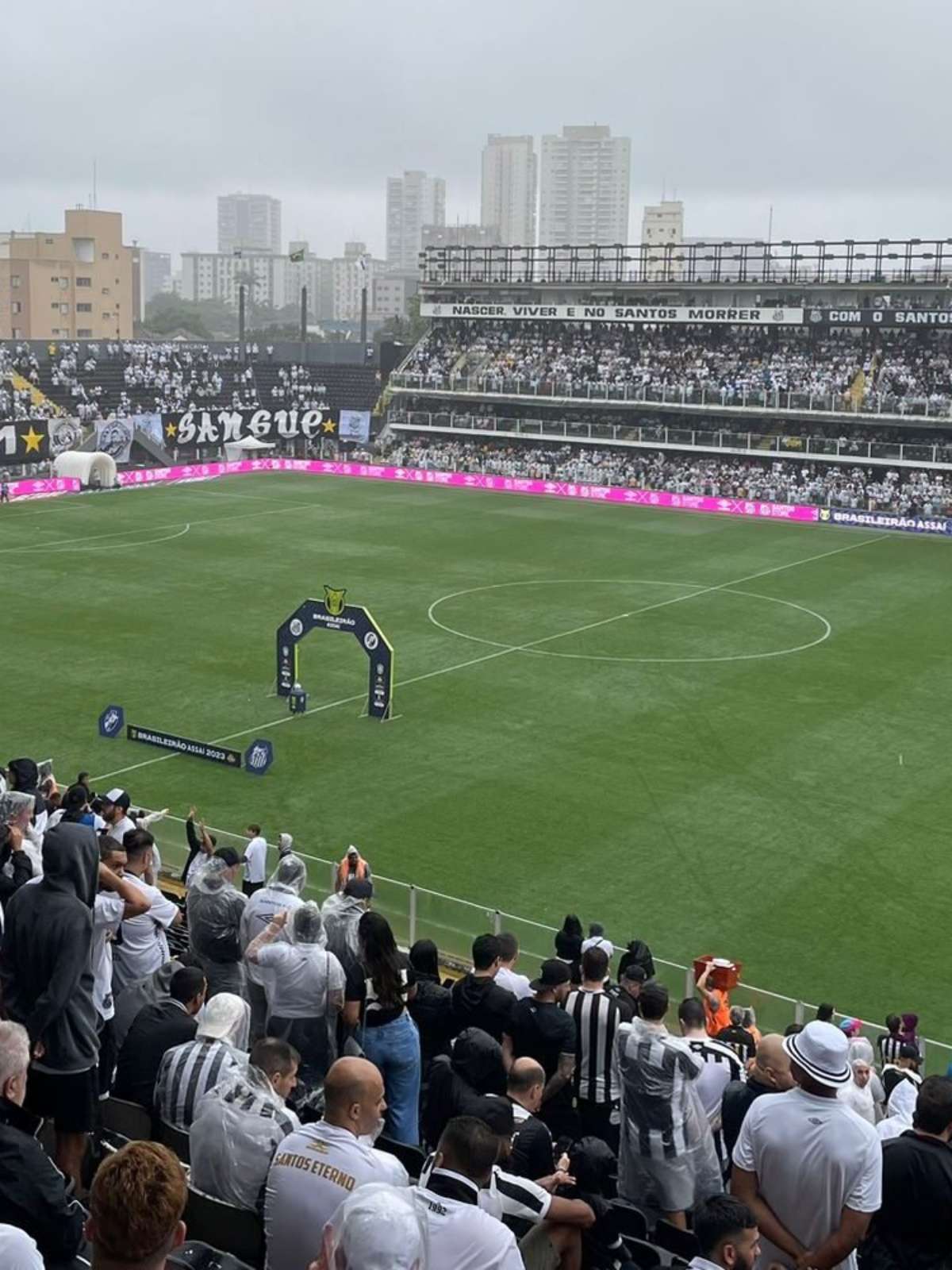 Vila Belmiro pronta para receber jogo entre Corinthians e Santos