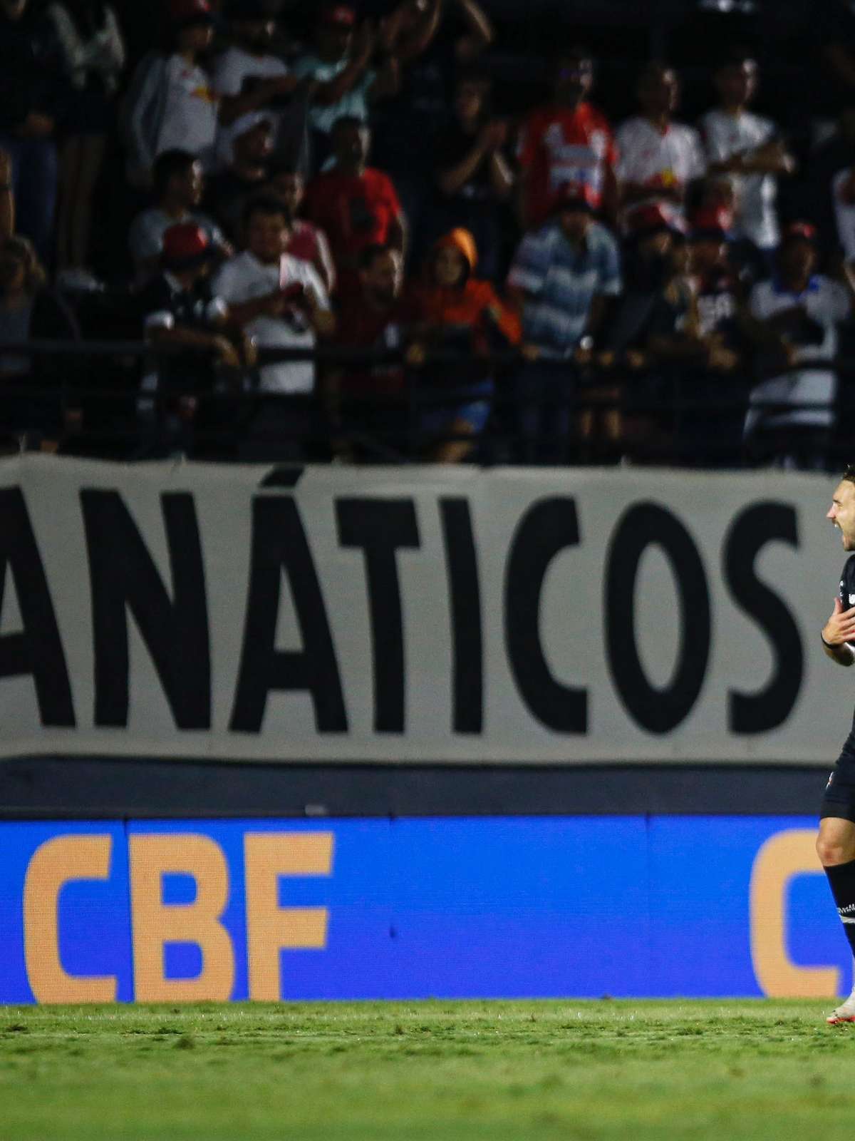 Neymar brilha na festa de premiação do Campeonato Paulista 