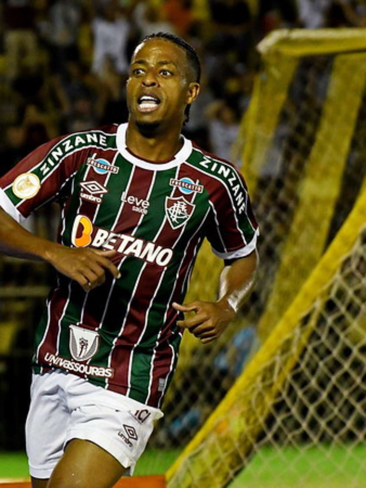 Craque do Fluminense faz três, Brasil atropela Nova Caledônia e