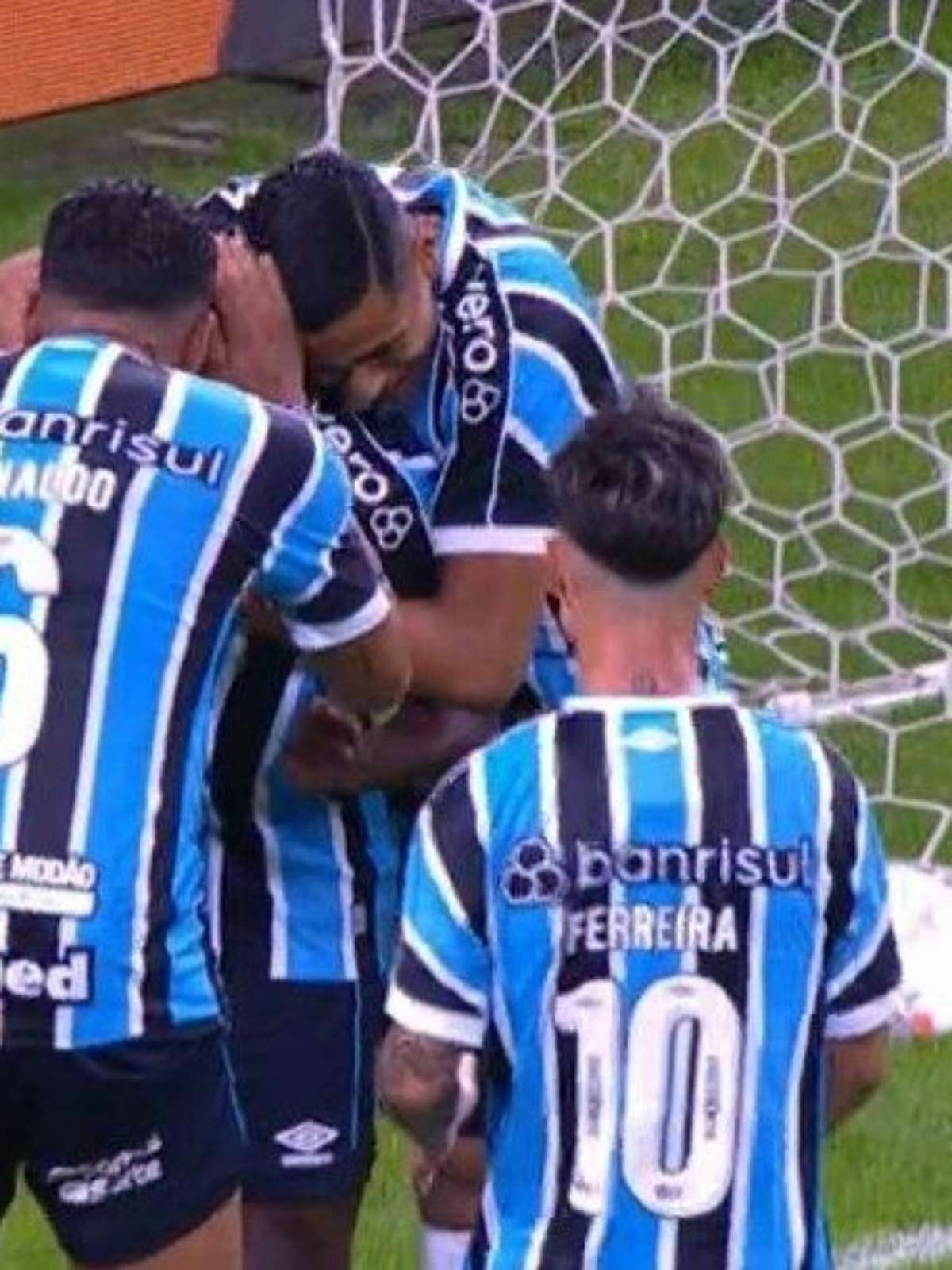Atlético-MG se impõe, vence o Grêmio por 3 a 0 e entra no G4