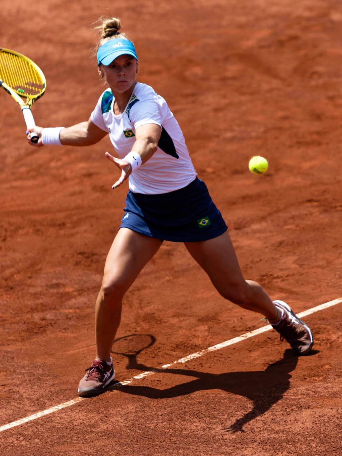 Laura Pigossi busca virada após 'pneu' e vence no quali do torneio de Pequim