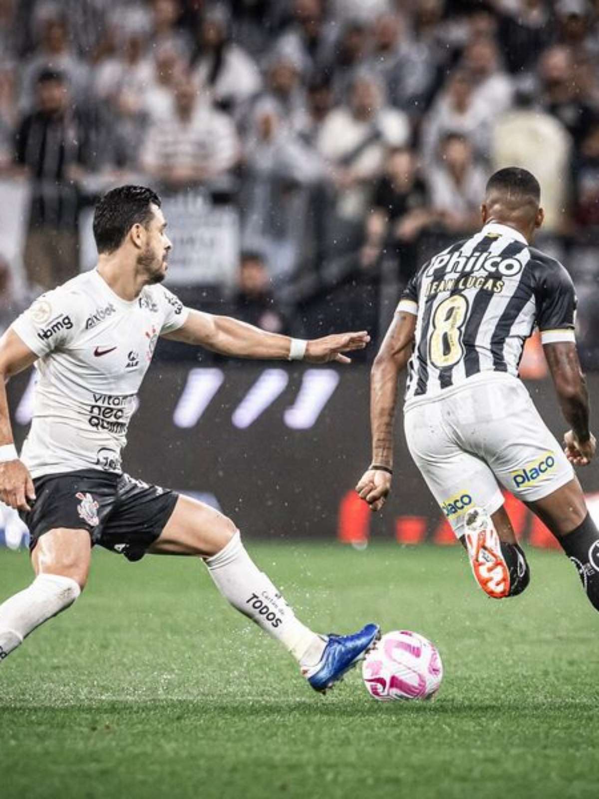 Santos e Corinthians empatam na Vila em jogo movimentado e com ação do VAR