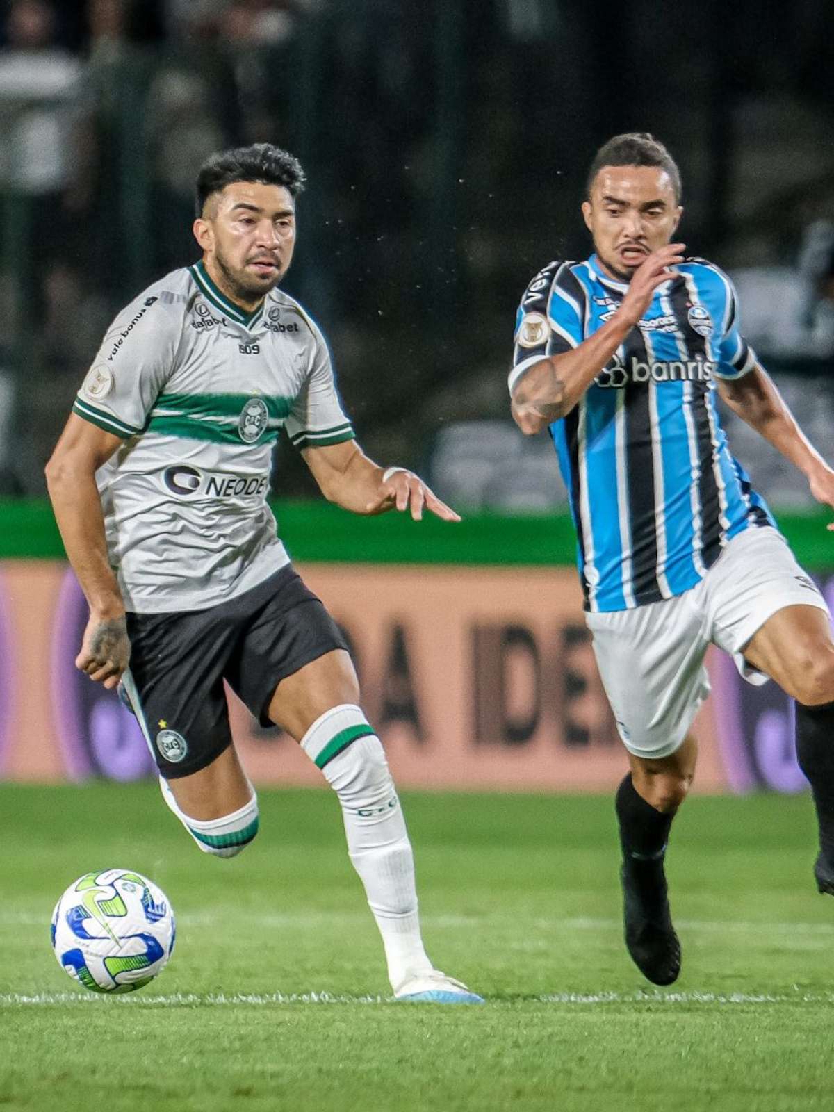 Grêmio vira sobre o Coritiba e vai para a final do Sul-Brasileiro