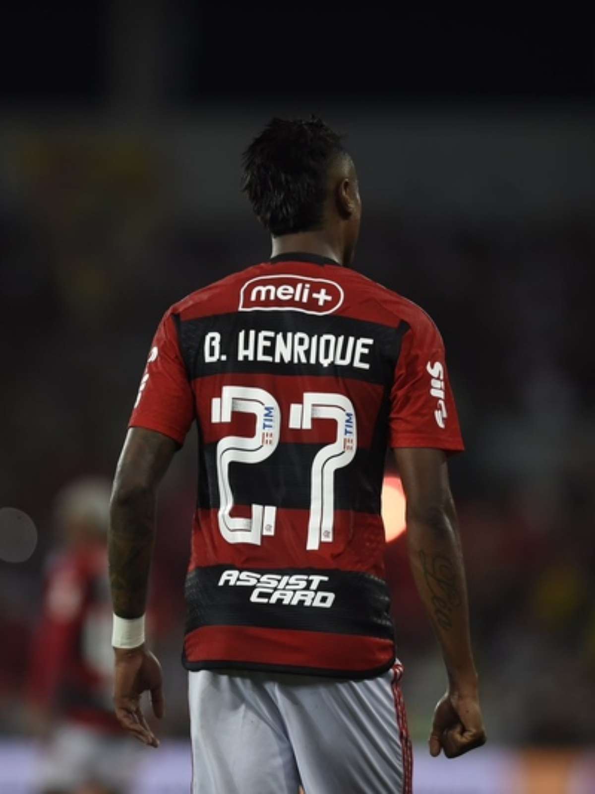 Bruno Henrique marca de cabeça e Flamengo vence Chapecoense na Arena Condá  - TNH1