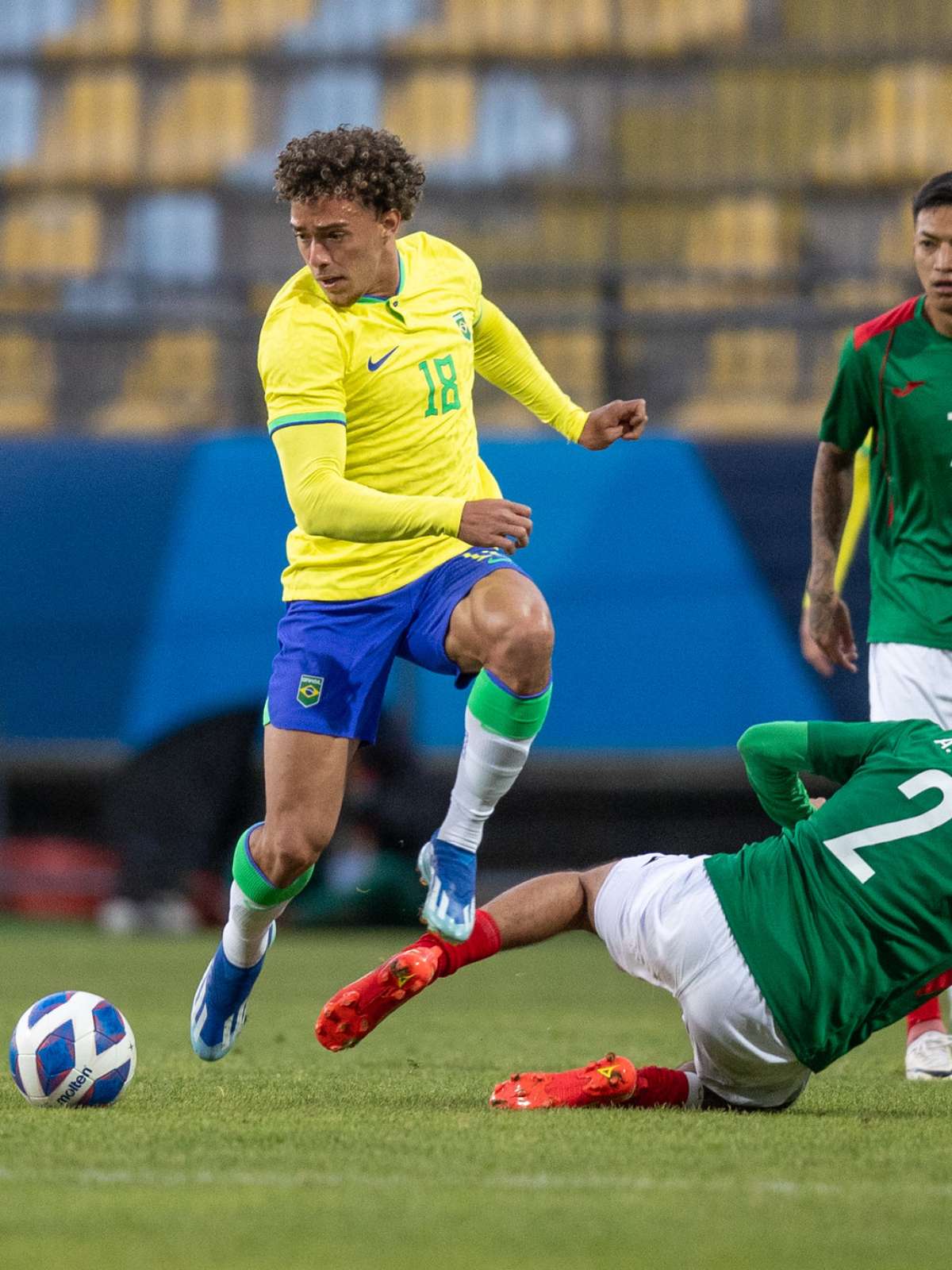 Com gol contra e jogo ruim, Brasil vence México e se classifica para a  final do futebol nos Jogos Pan-Americanos