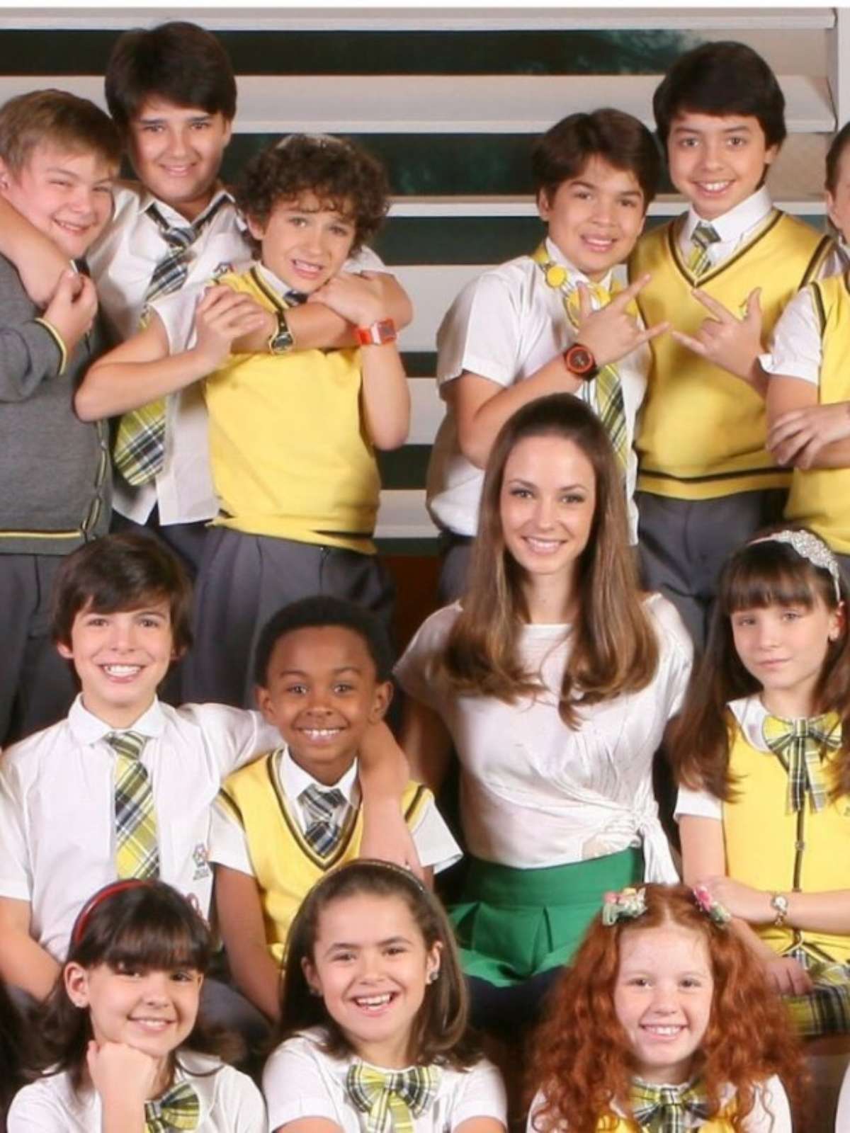 RESUMO DA NOVELA CARROSSEL DE 25/01 A 29/01