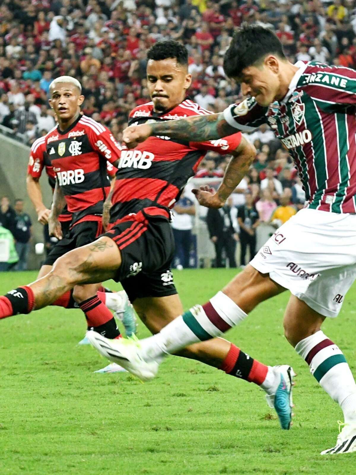 Ex-jogador de Fluminense e Barcelona troca o futebol pela música: 'Não  preciso mais' - Lance!