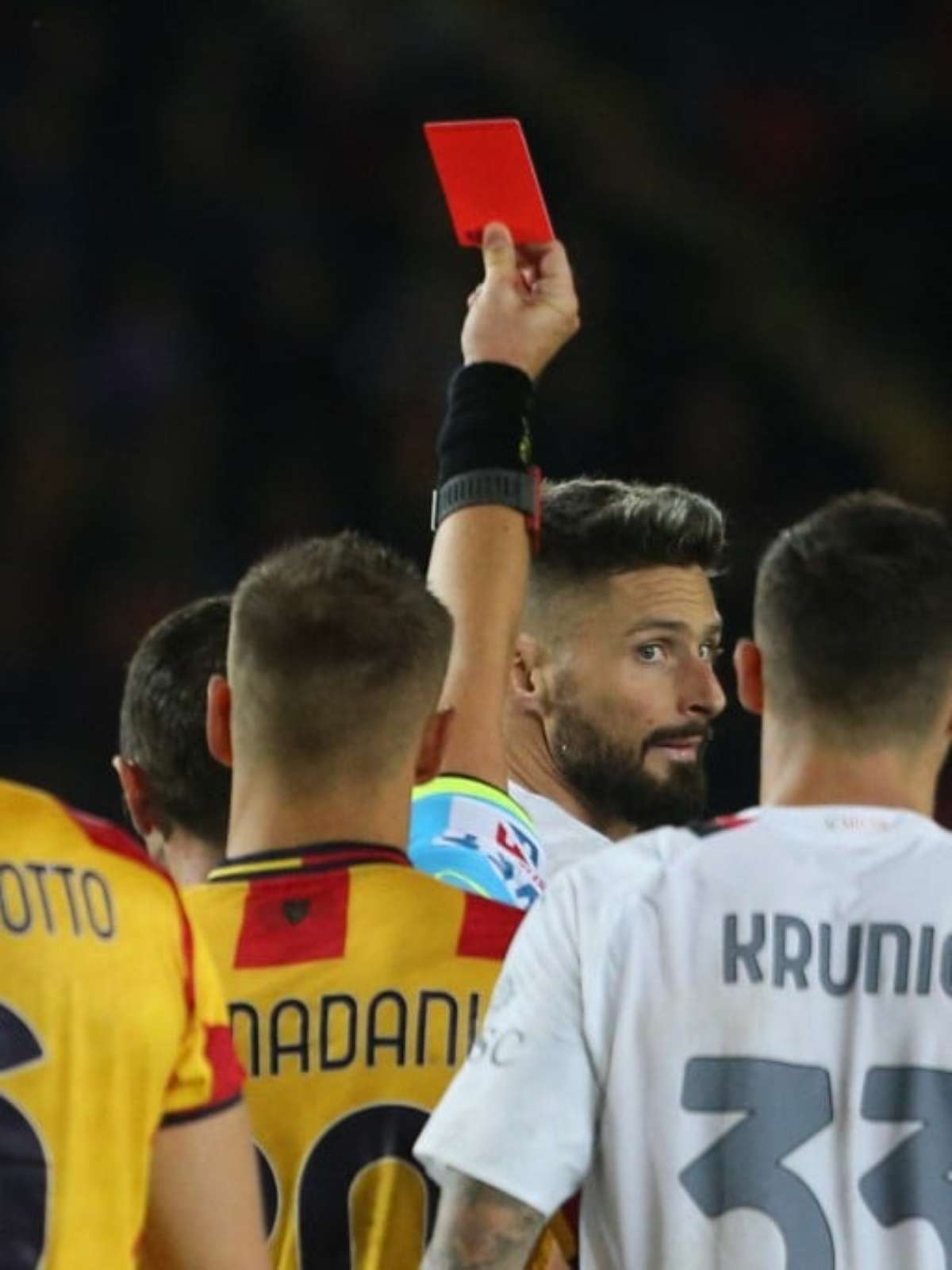 Juventus sai na frente, mas cede empate e deixa Inter na liderança