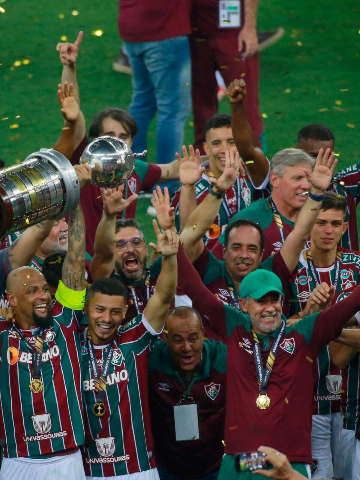 Cano marca, e Fluminense vence São Paulo no 'Jogo das Faixas' - Lance!