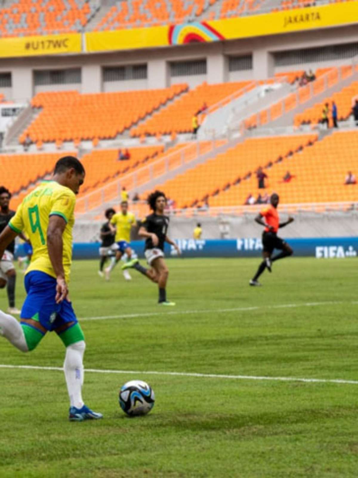 Bolão de jogadores pelo Brasil tem festa, artilheiro na lanterna e até  patrocínio - 01/07/2010 - UOL Copa do Mundo - Últimas Notícias