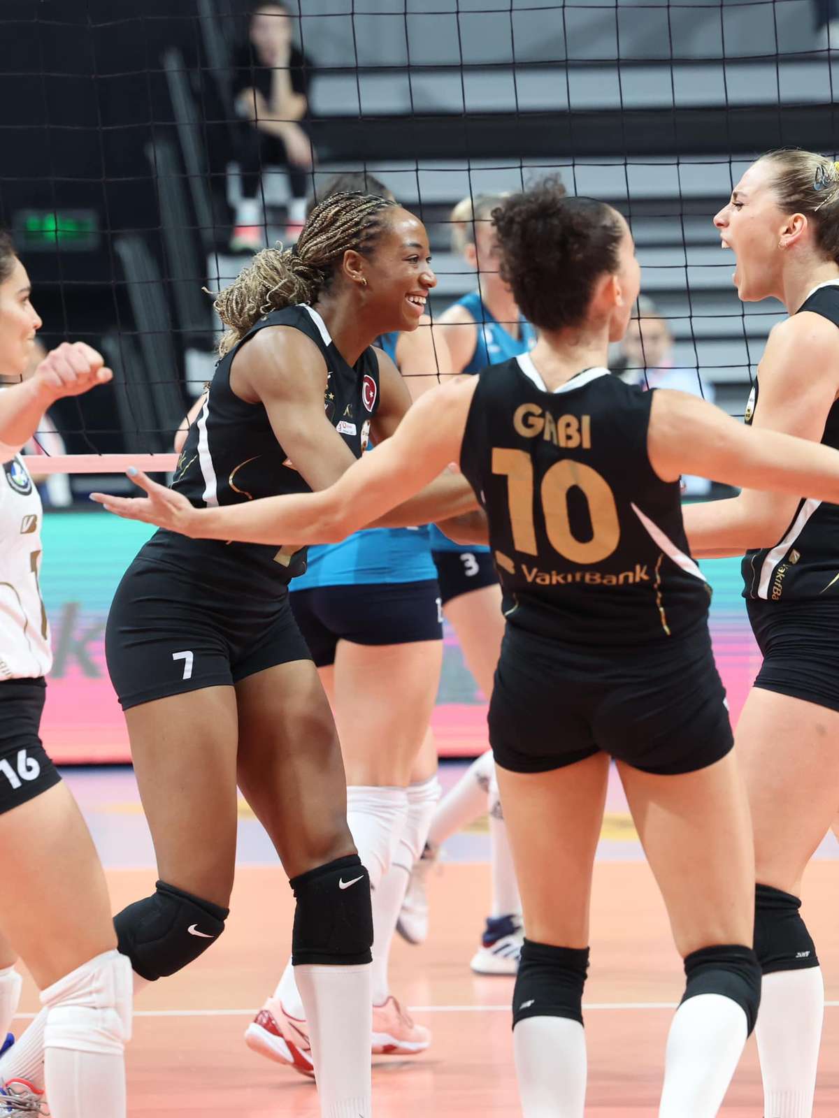 Vakifbank ganha do Besiktas por 3 a 0 durante a partida da Liga Turca de  Vôlei Feminino_