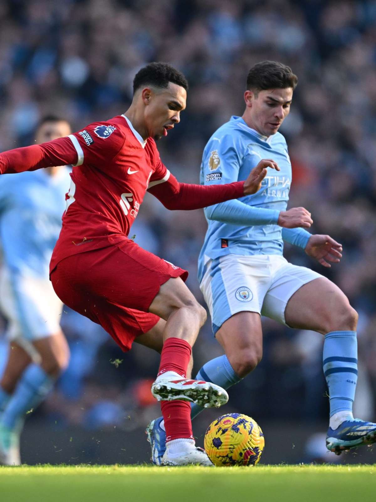 City não aproveita vantagem e cede empate ao Liverpool, mas continua líder  do Inglês - Gazeta Esportiva