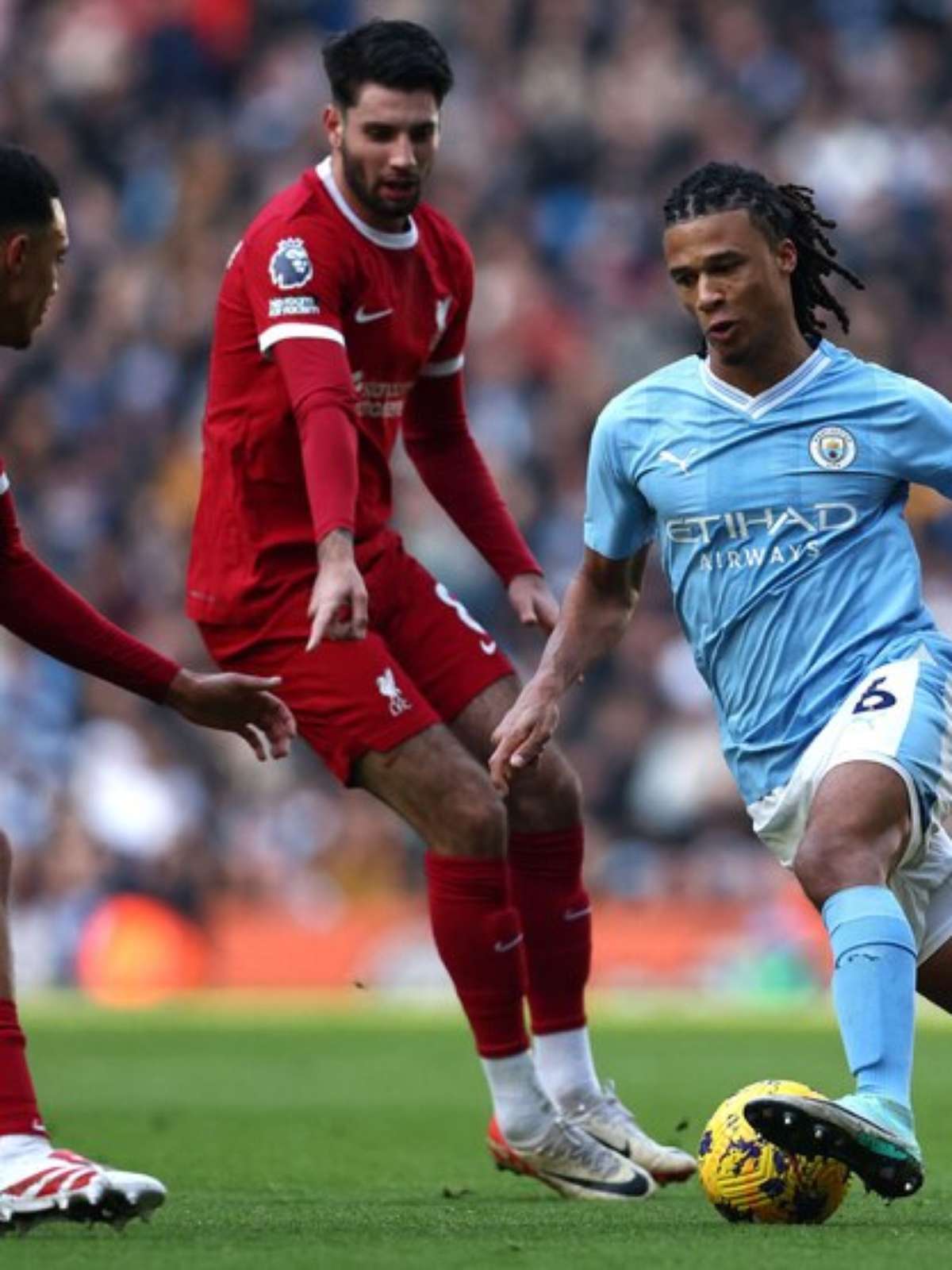 City não aproveita vantagem e cede empate ao Liverpool, mas continua líder  do Inglês